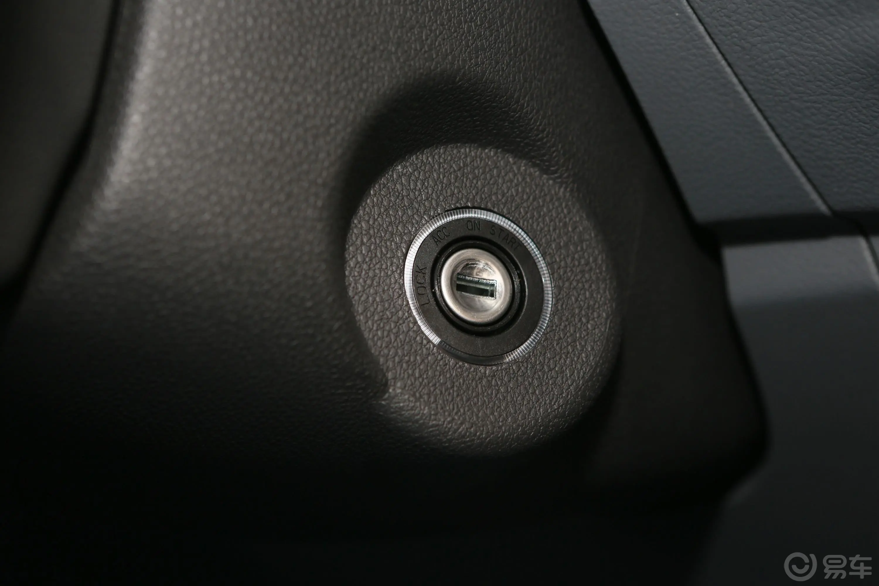 图雅诺E 2.8T 手动 两驱 长轴 厢货钥匙孔或一键启动按键