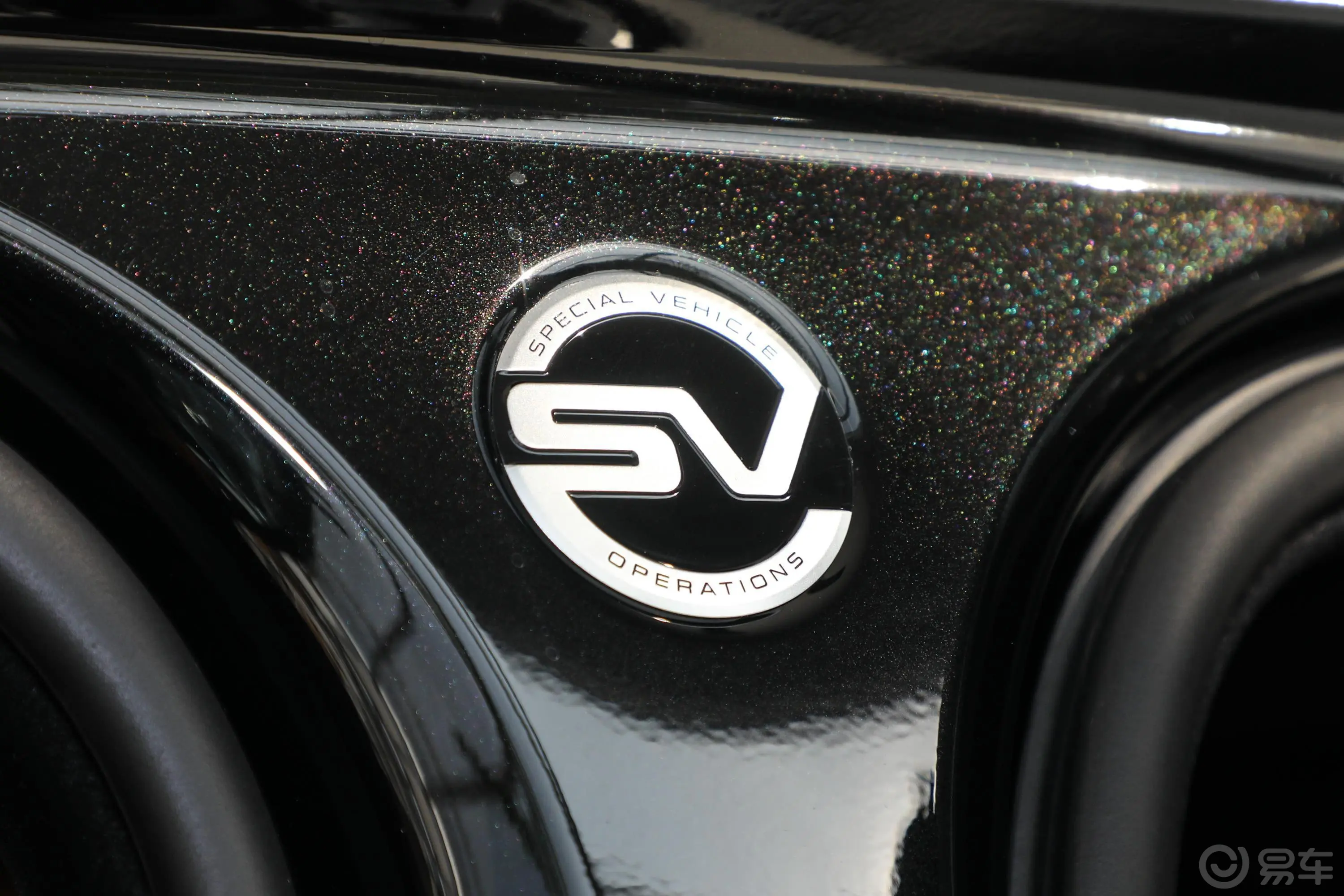 揽胜5.0 V8 SVA巅峰创世加长版外观
