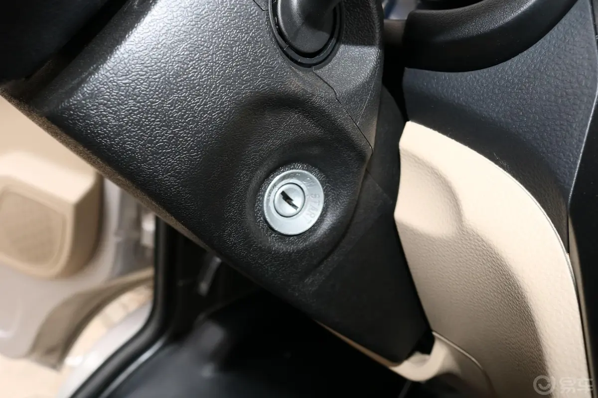 新豹T51.6L 中配型单排后双轮标准货箱钥匙孔或一键启动按键