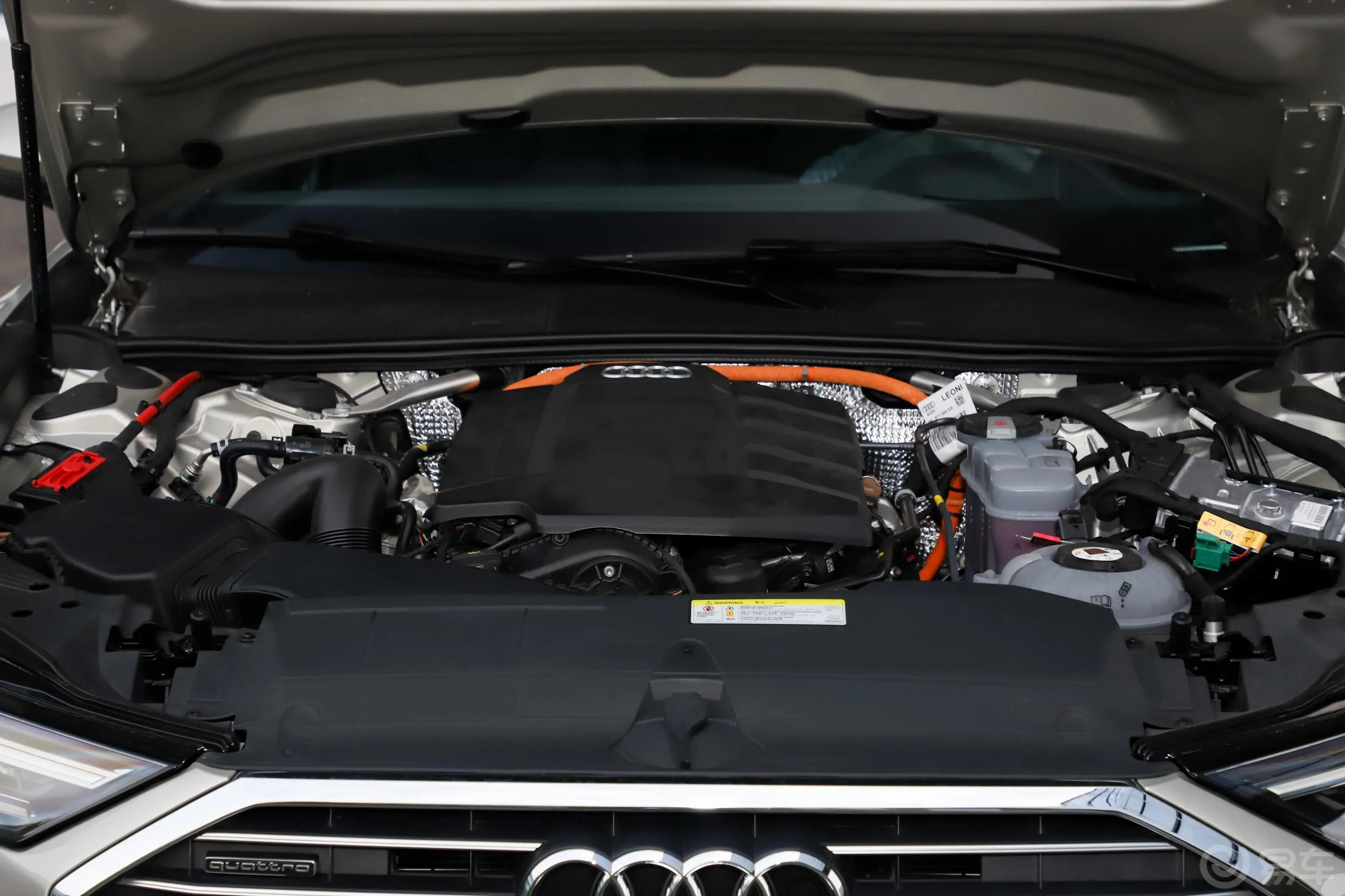 奥迪A6L 插电混动55 TFSI e quattro外观