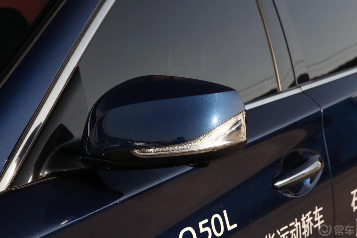 英菲尼迪Q50L2.0T 豪华运动版 国VI主驾驶后视镜背面