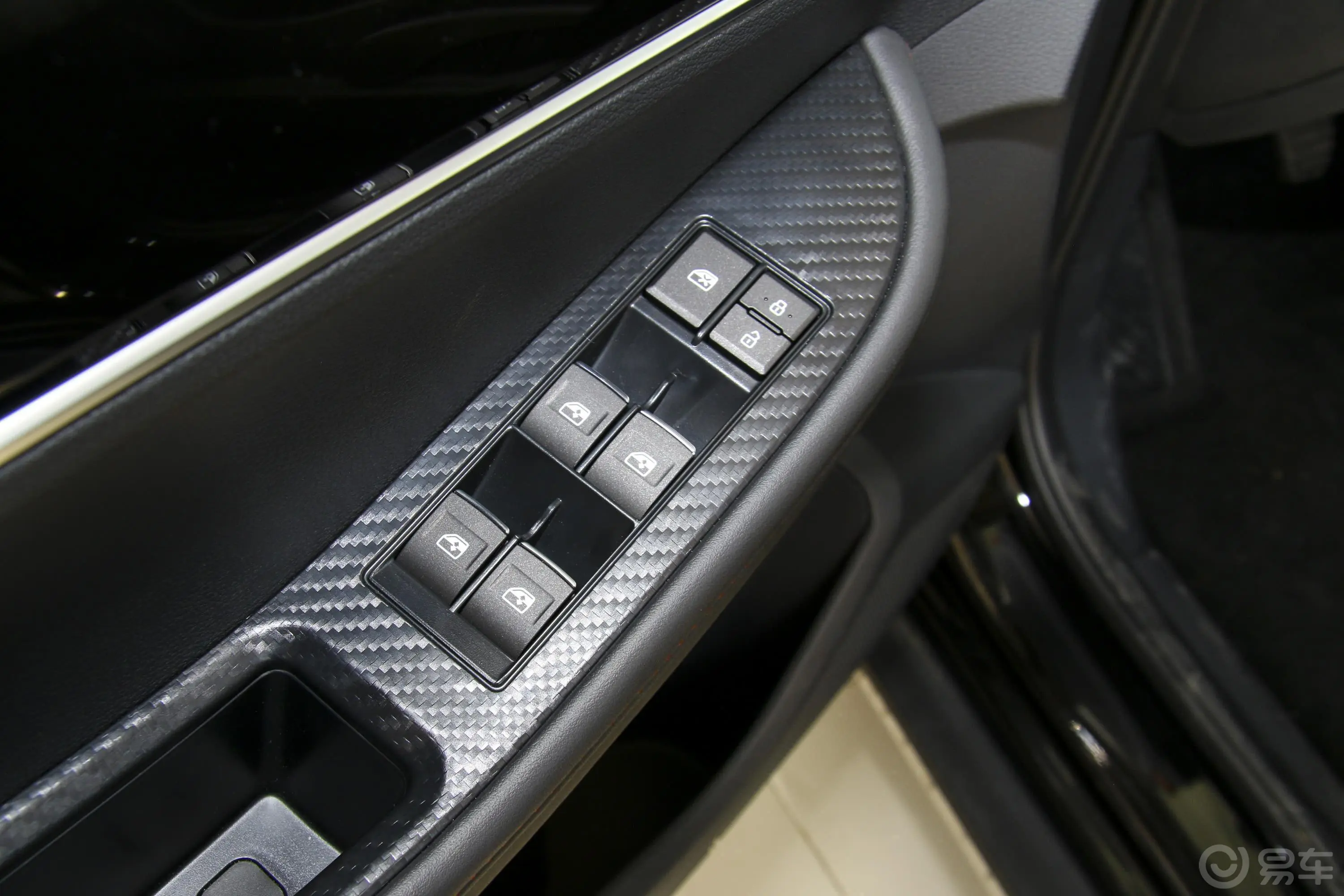 风行SX61.5T 手动 舒适版 国V车窗调节整体