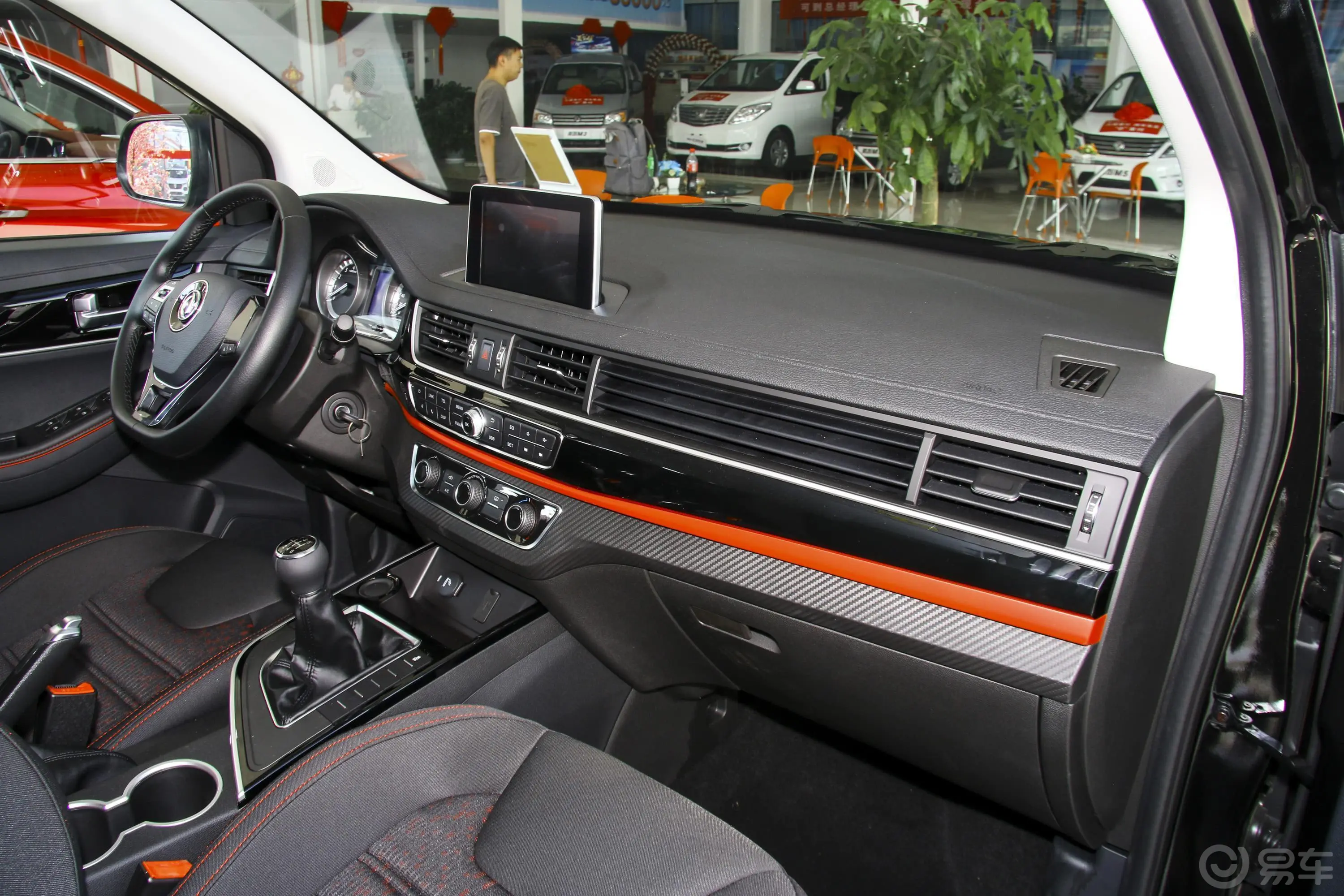 风行SX61.5T 手动 舒适版 国V内饰全景副驾驶员方向