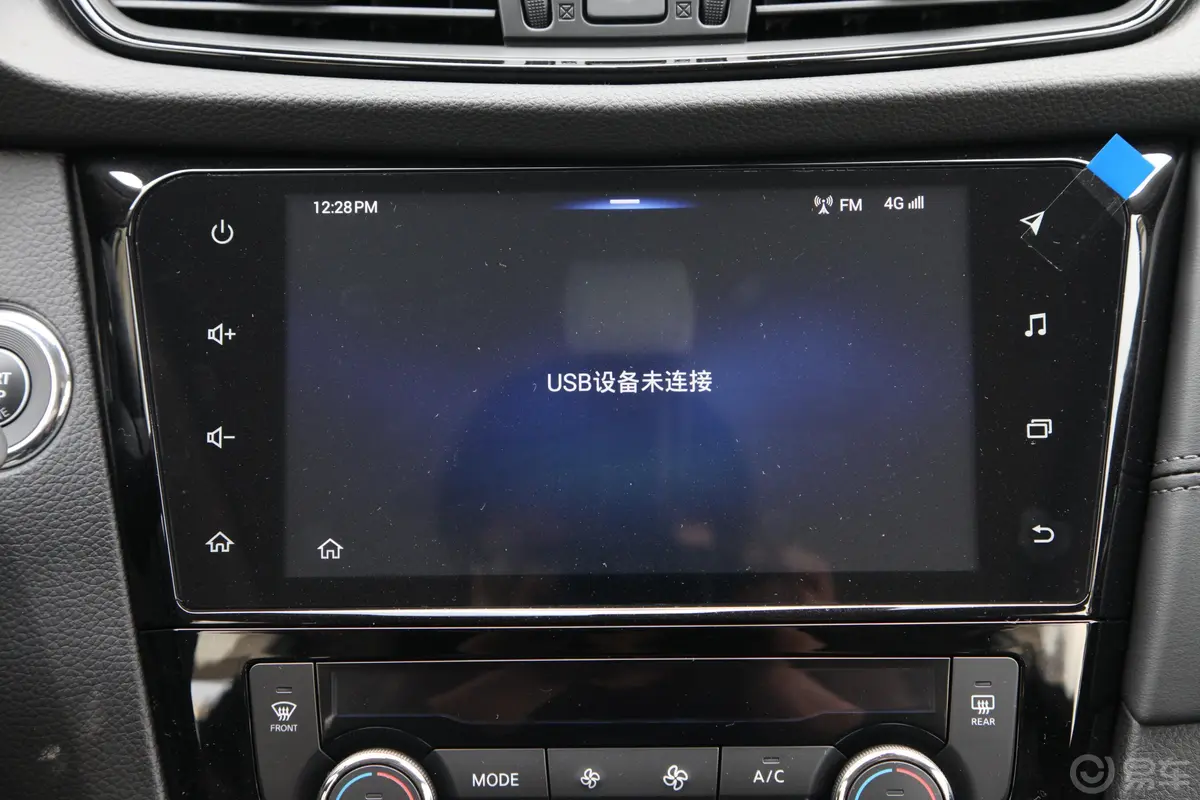 奇骏2.0L CVT 两驱 智联舒适版 7座内饰