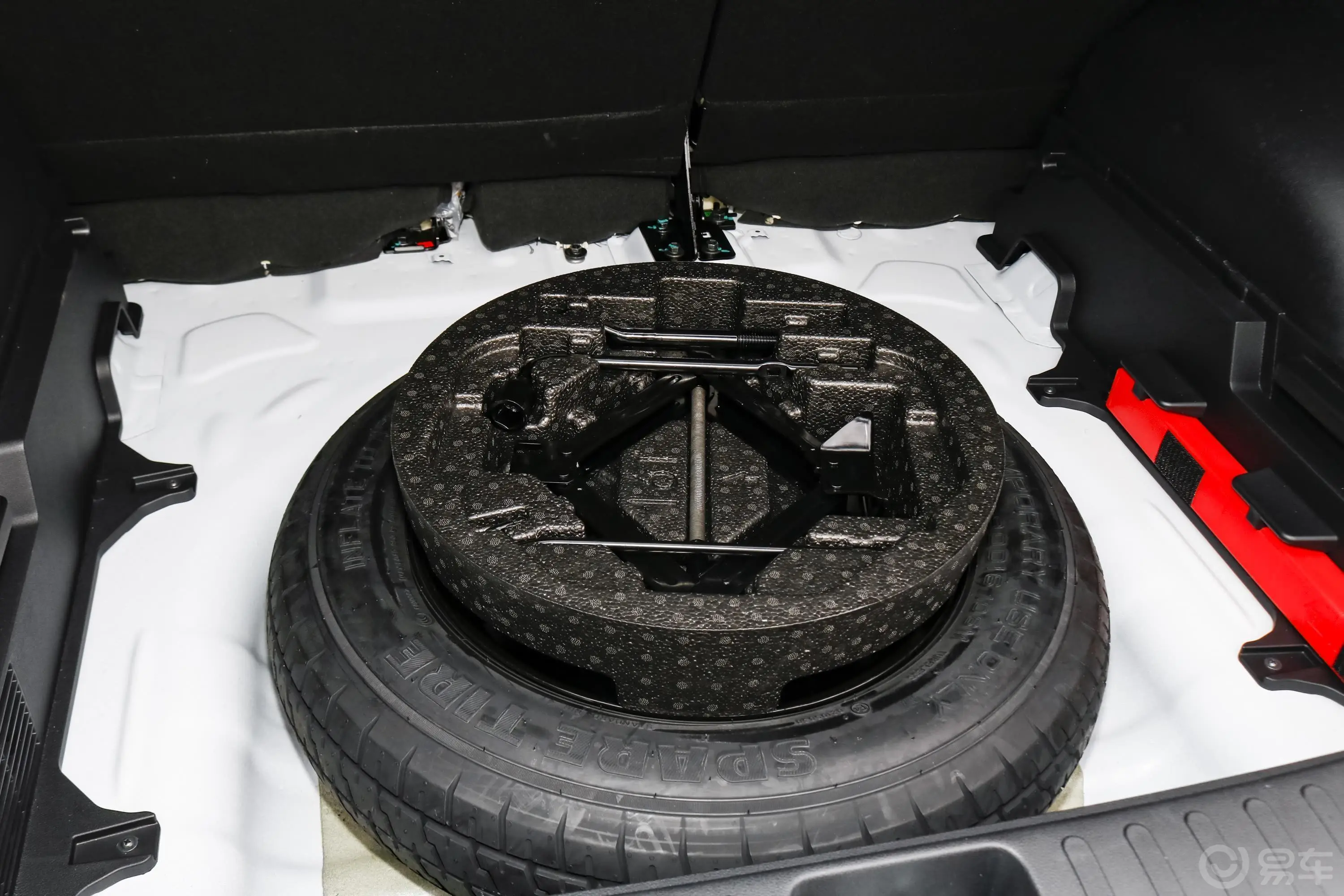 现代ix251.5L CVT 尊贵型随车工具