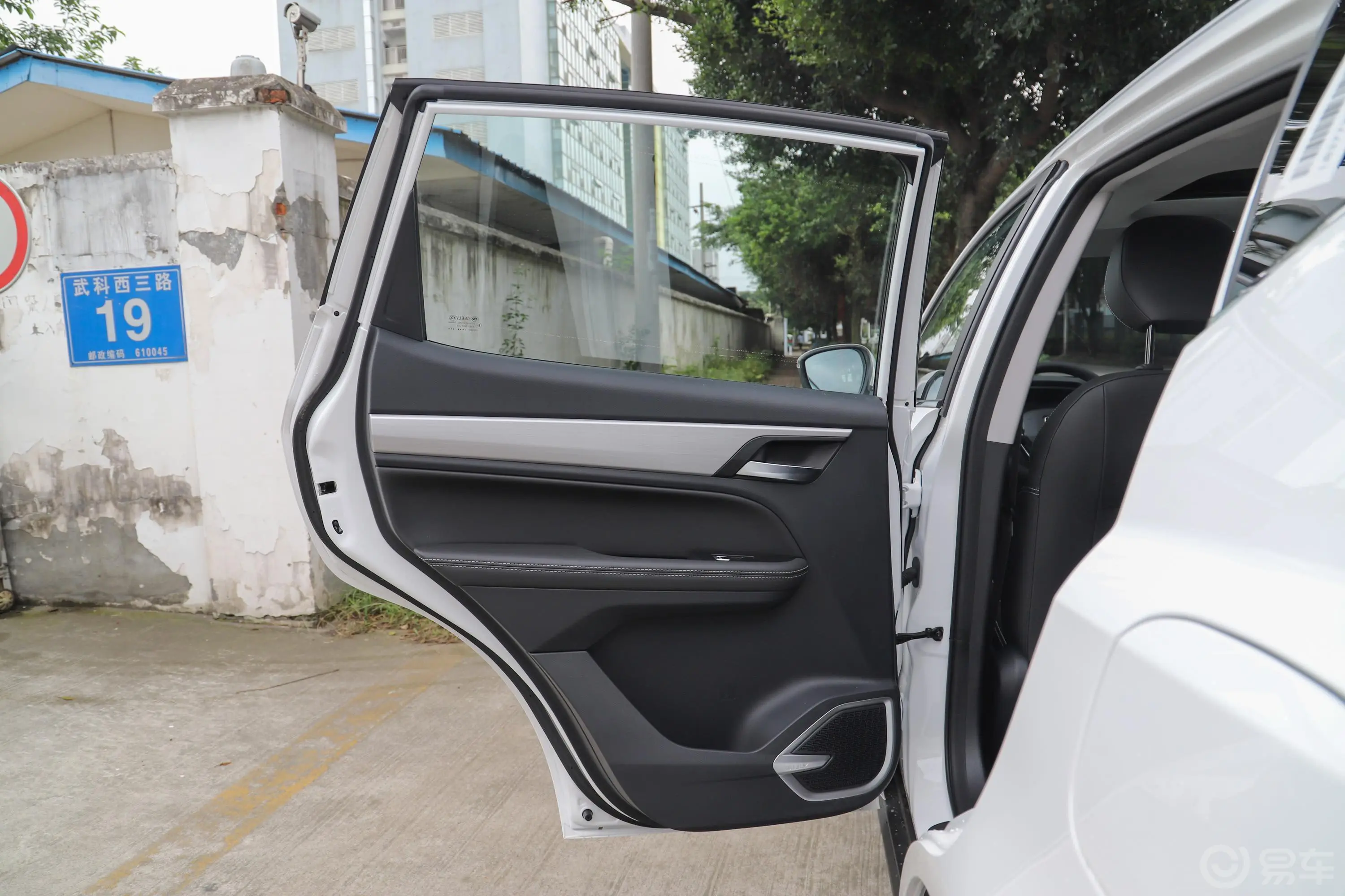 远景X61.4T 手动 尊贵型驾驶员侧后车门