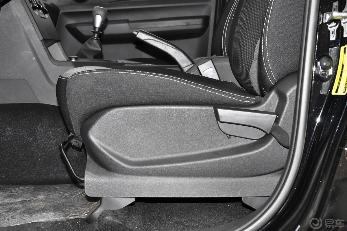 五菱宏光PLUS1.5T 手动 舒适型 7座主驾座椅调节