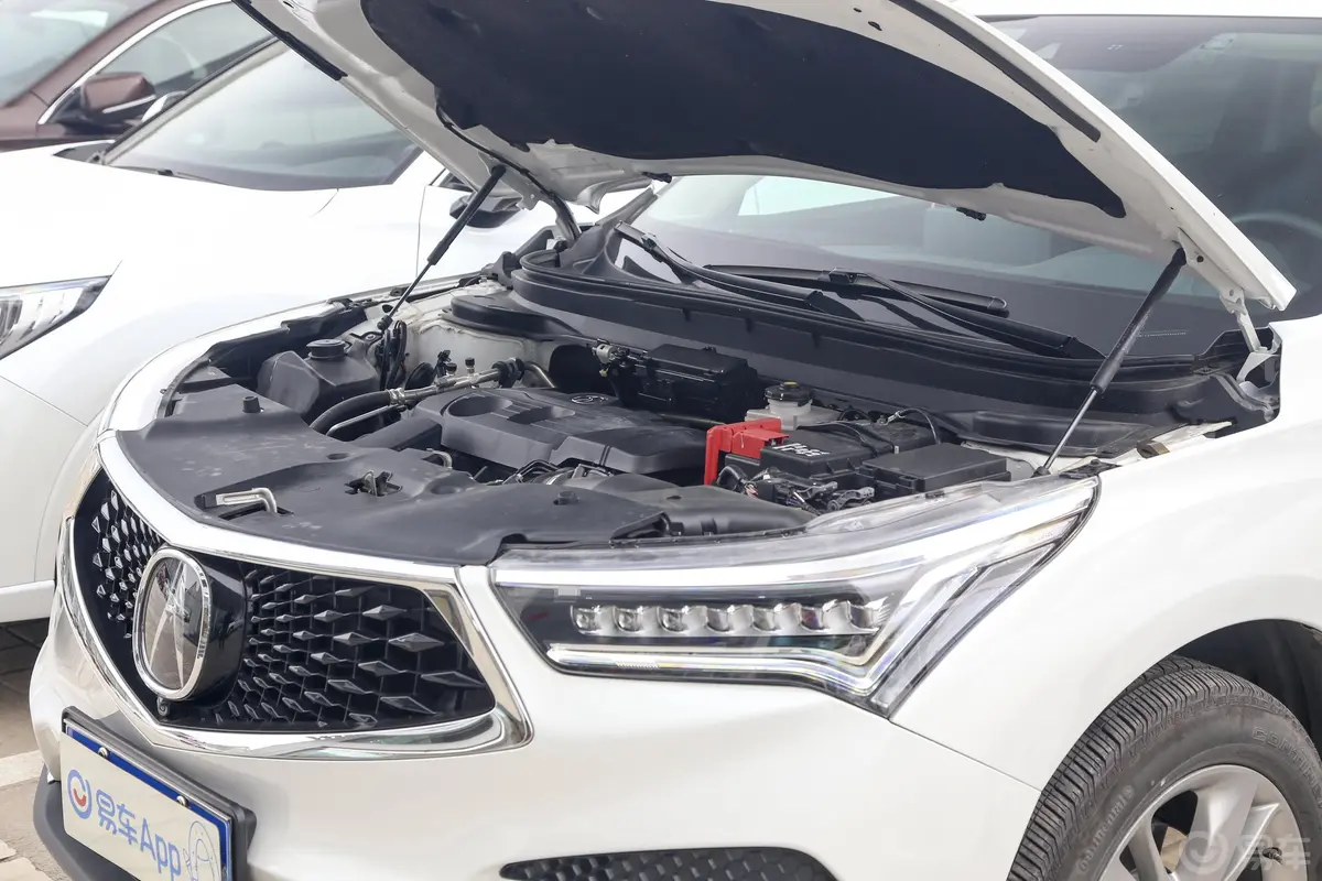 讴歌RDX2.0T 手自一体 四驱 钻享版 国VI外观