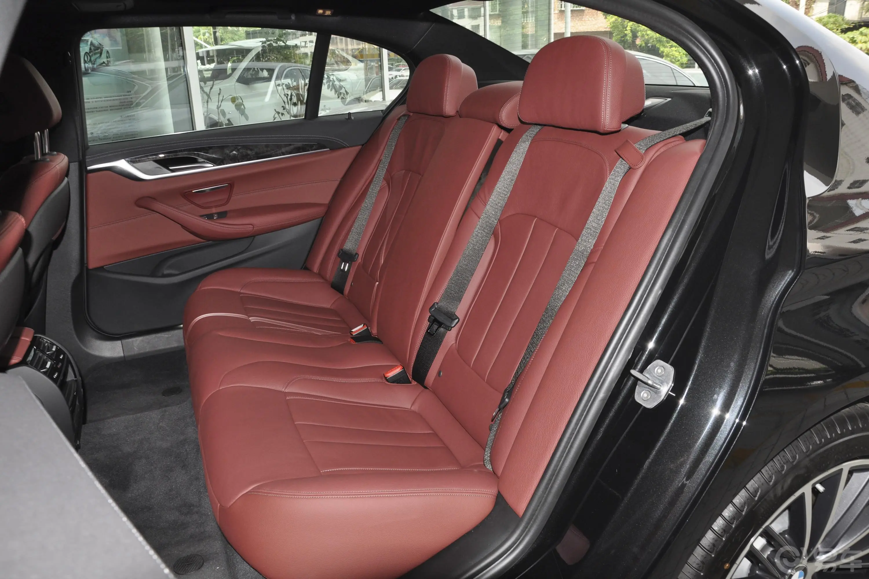 宝马5系530Li xDrive M运动套装后排座椅
