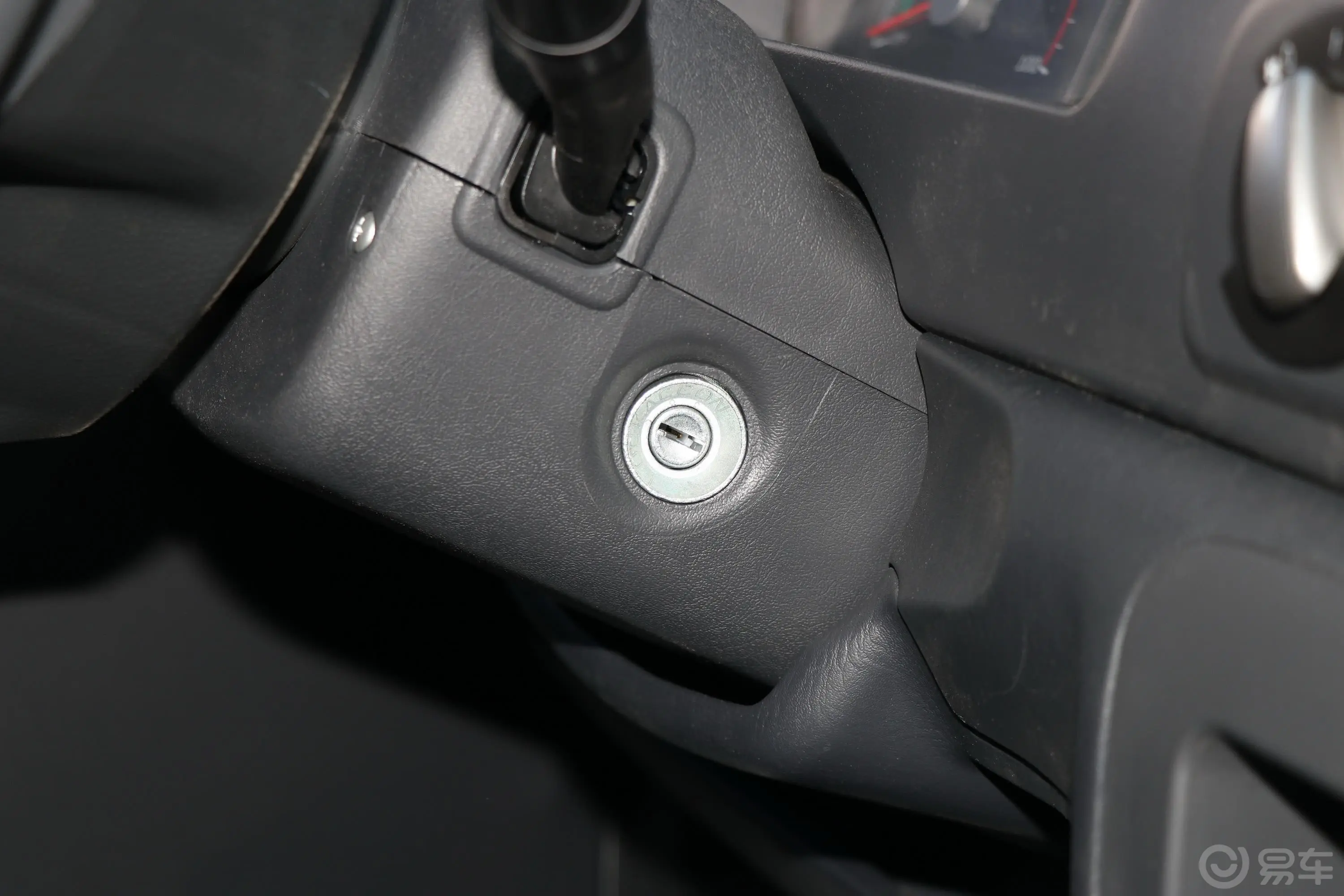 北汽EV210度版 1.8kW车载充电机+电动空调 2座钥匙孔或一键启动按键