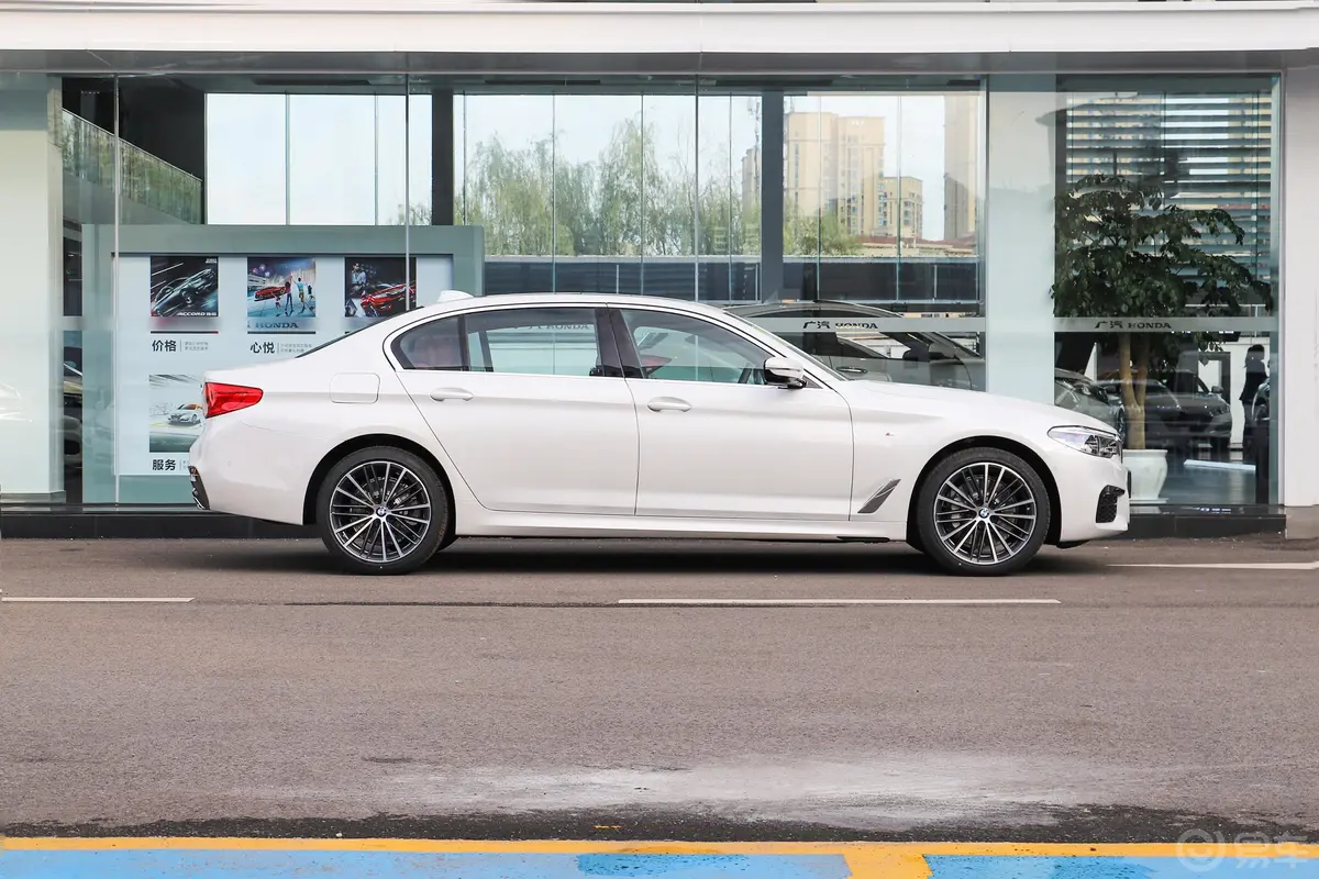 宝马5系530Li xDrive M运动套装外观