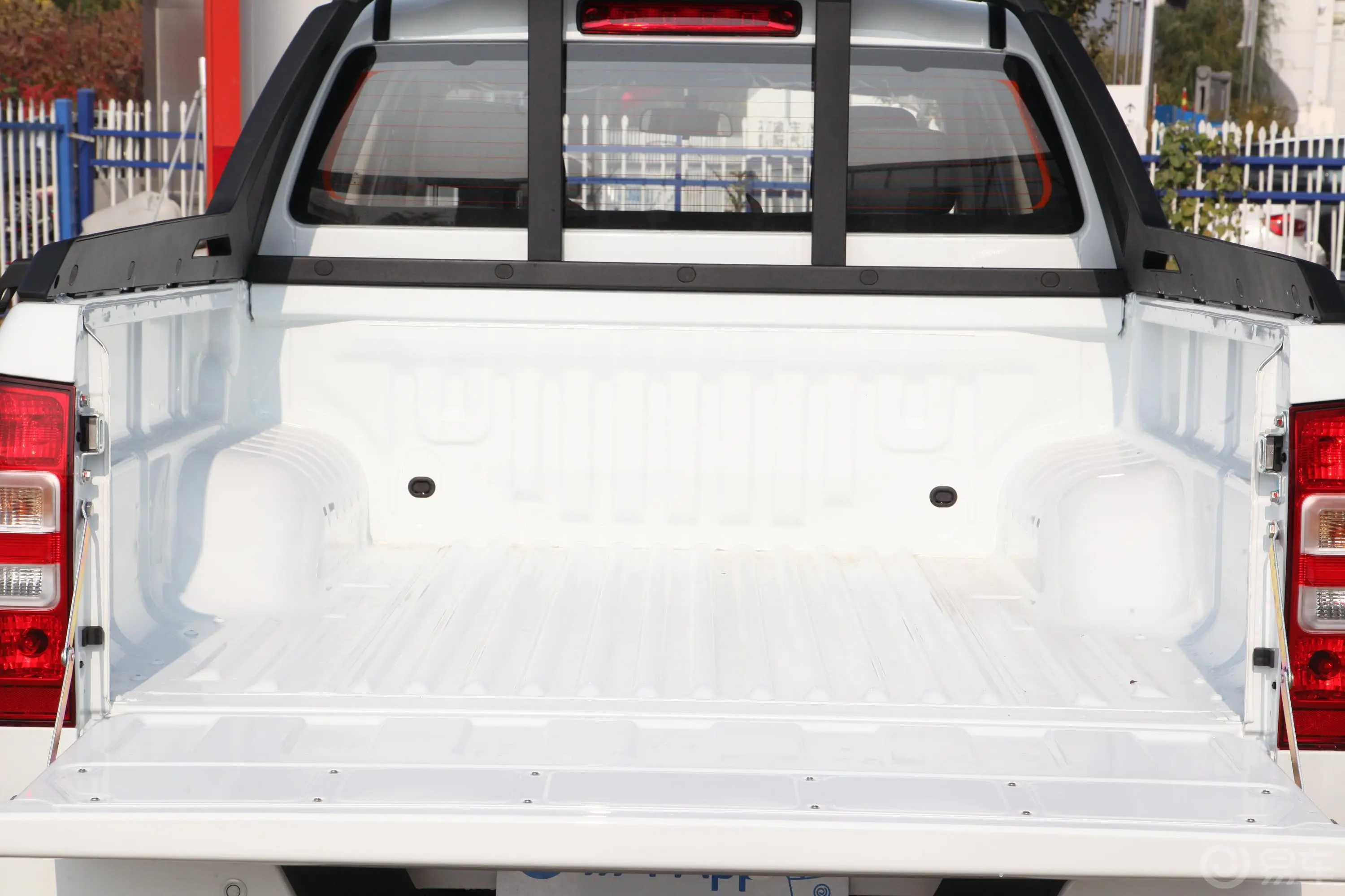 瑞迈S标轴版 2.4T 手动 四驱 领航版 汽油 国VI后备厢空间特写