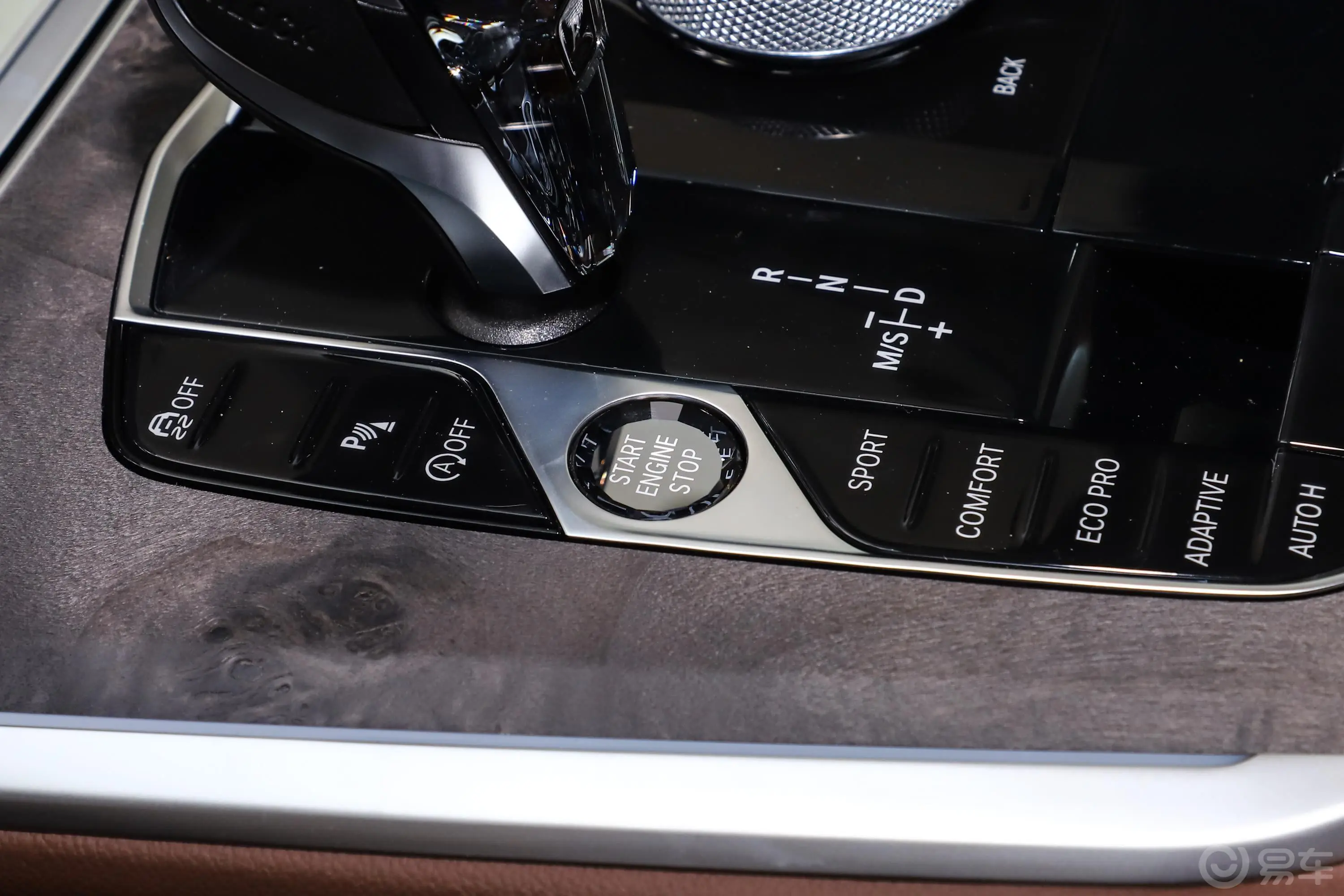 宝马X5(进口)xDrive30i M运动套装钥匙孔或一键启动按键