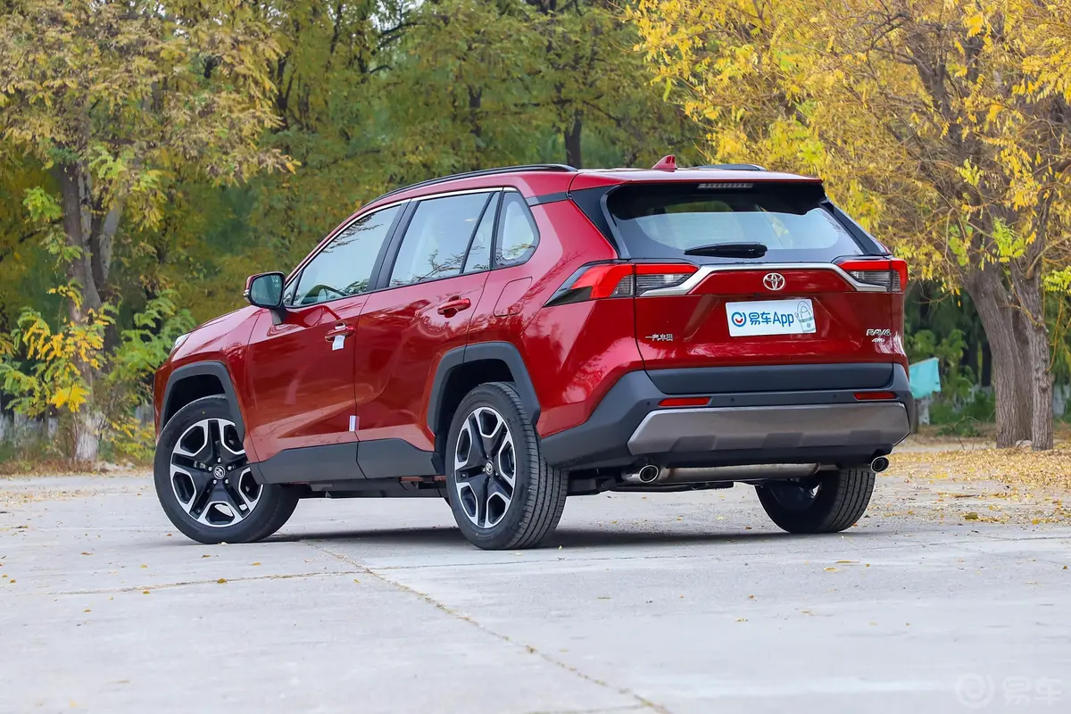 RAV4荣放2.0L CVT 两驱 尊贵版侧后45度车头向左水平