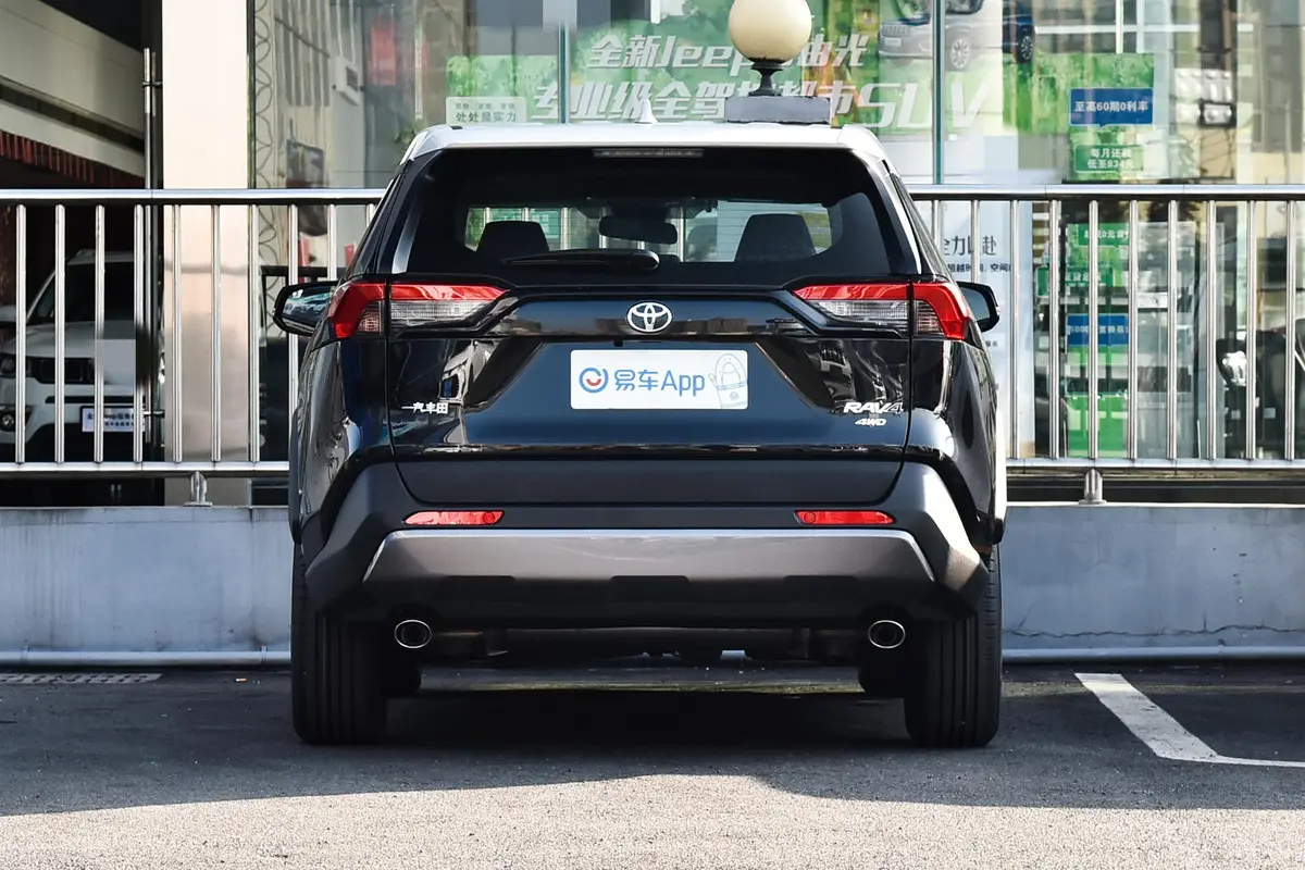 RAV4荣放2.0L CVT 四驱 风尚版正后水平