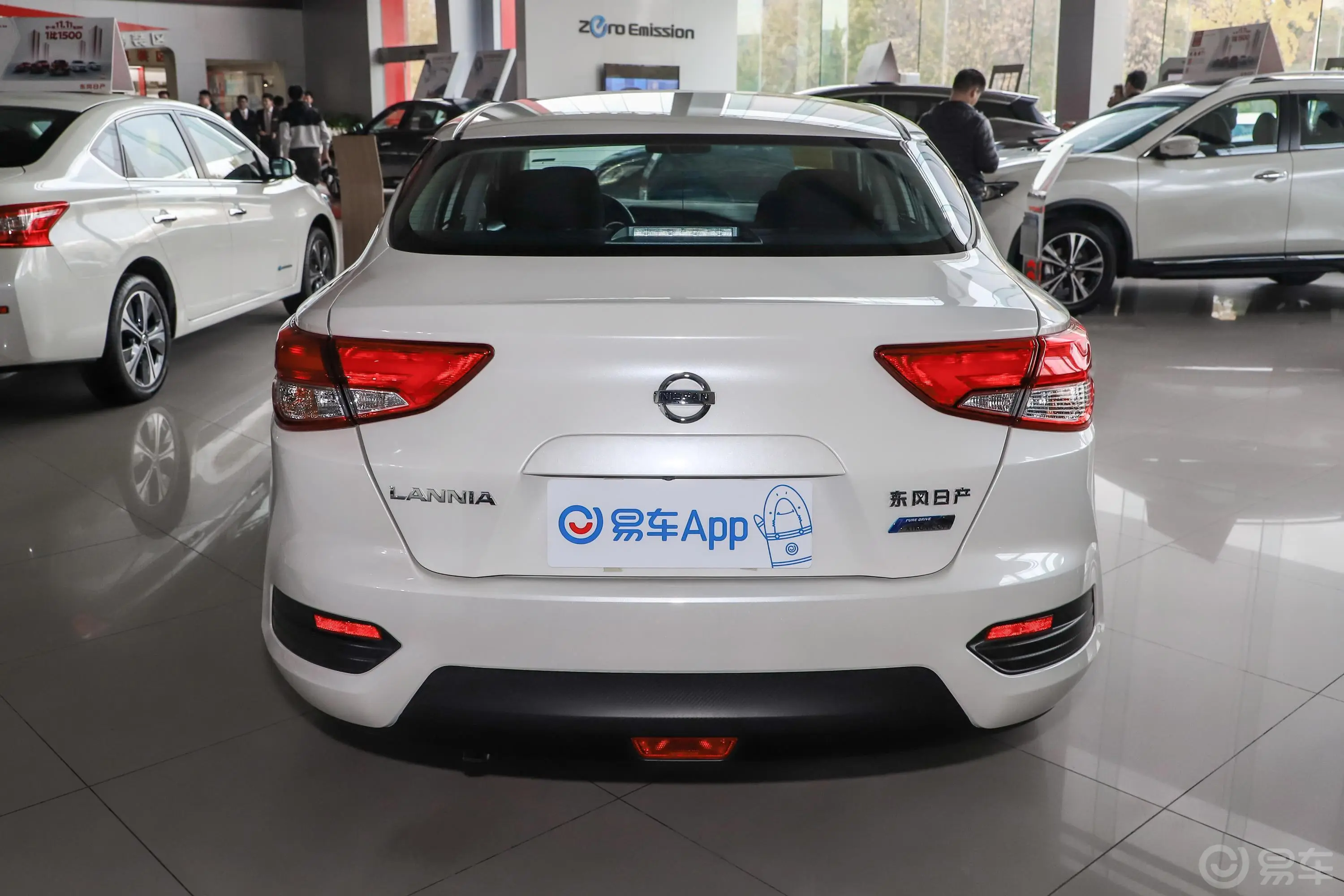 蓝鸟1.6L CVT 智联智酷版正后水平