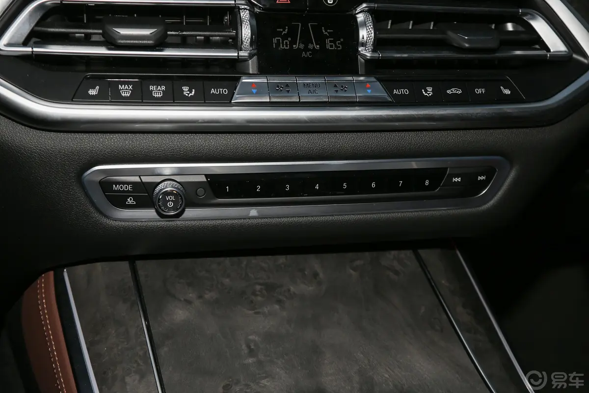 宝马X5(进口)xDrive30i X设计套装内饰