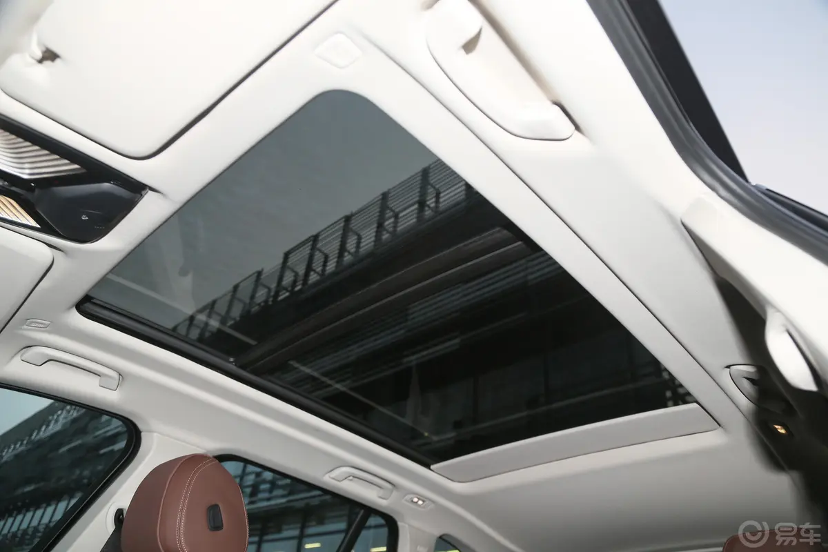 宝马X5(进口)xDrive30i X设计套装天窗内拍关闭
