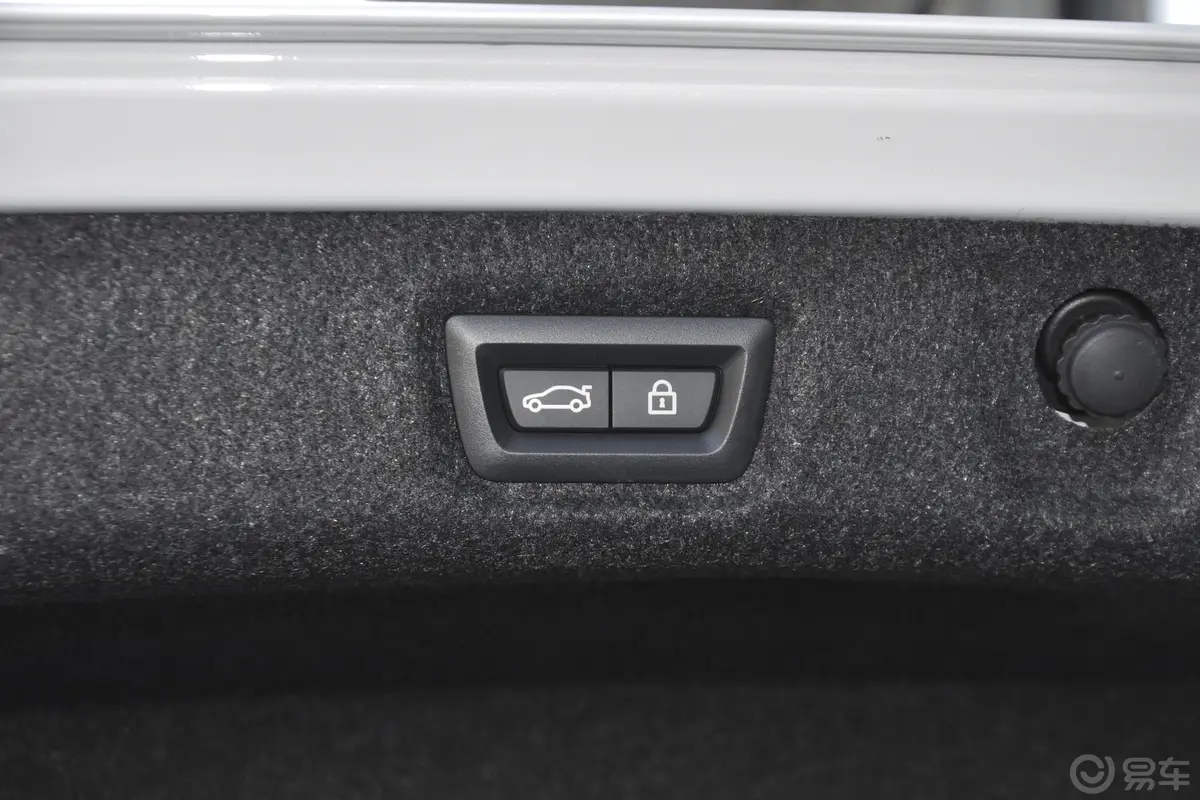宝马5系530Li 行政型 豪华套装电动尾门按键（手动扶手）