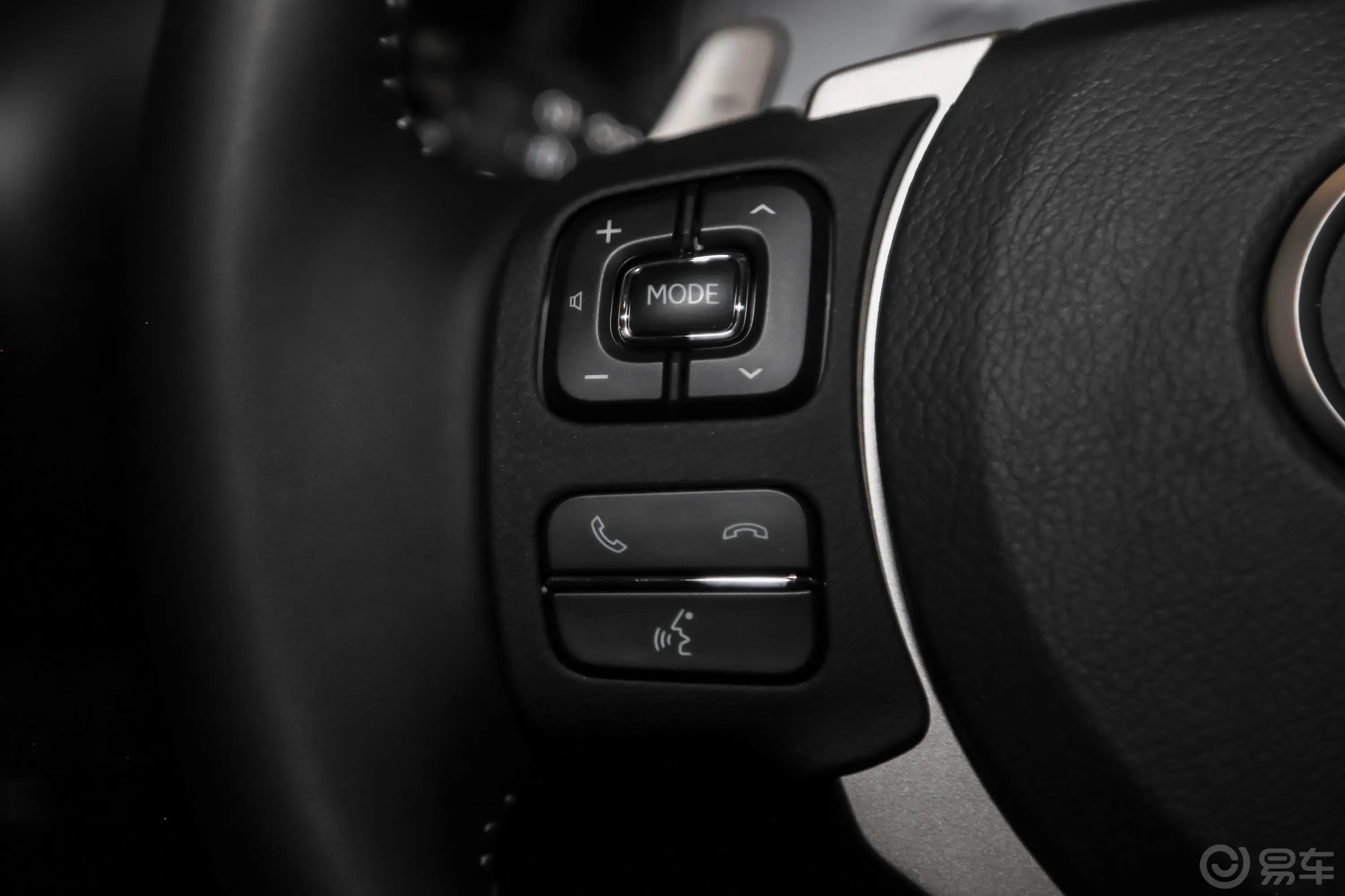 雷克萨斯NX200 四驱 锋尚版 国V左侧方向盘功能按键