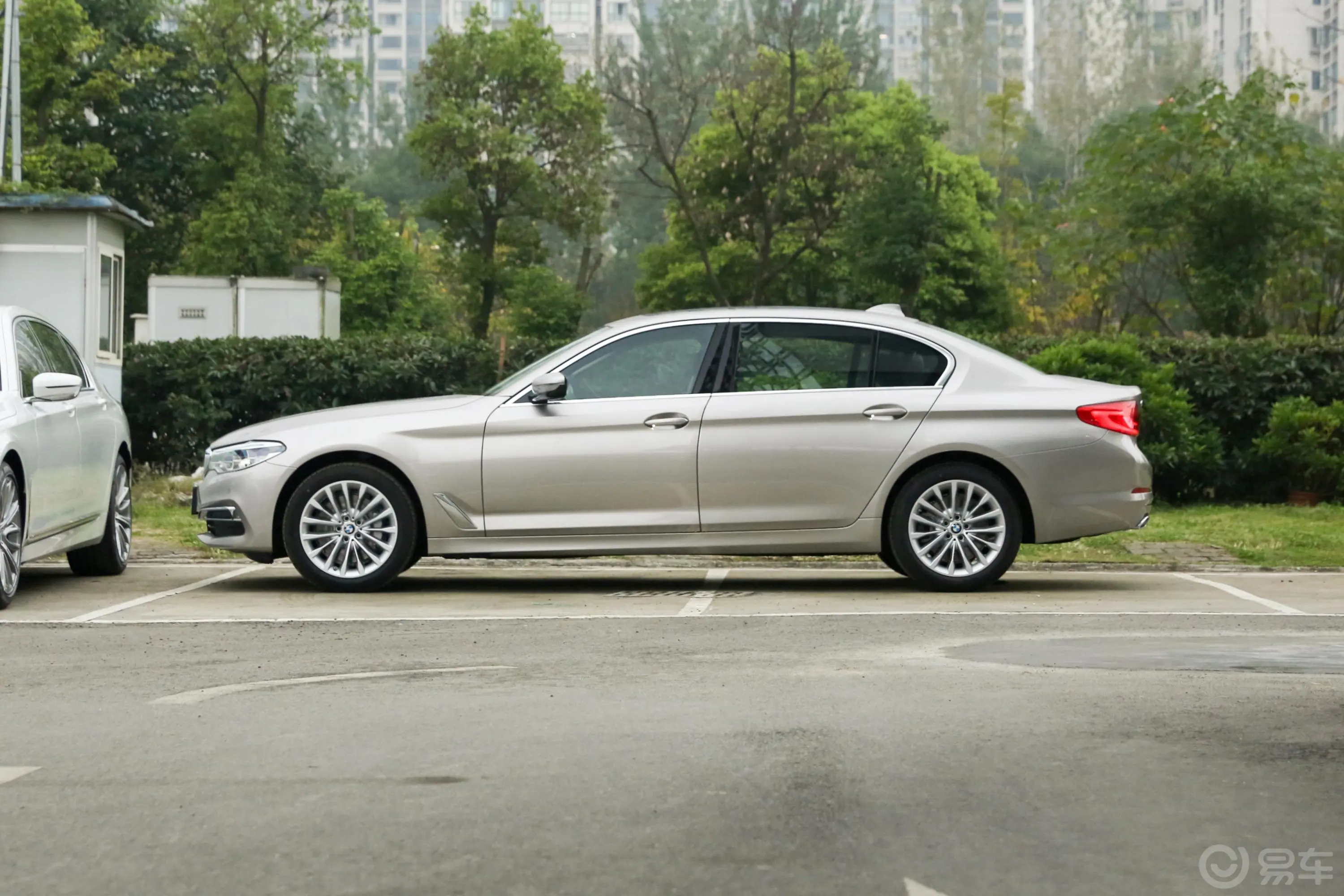 宝马5系530Li xDrive 豪华套装外观