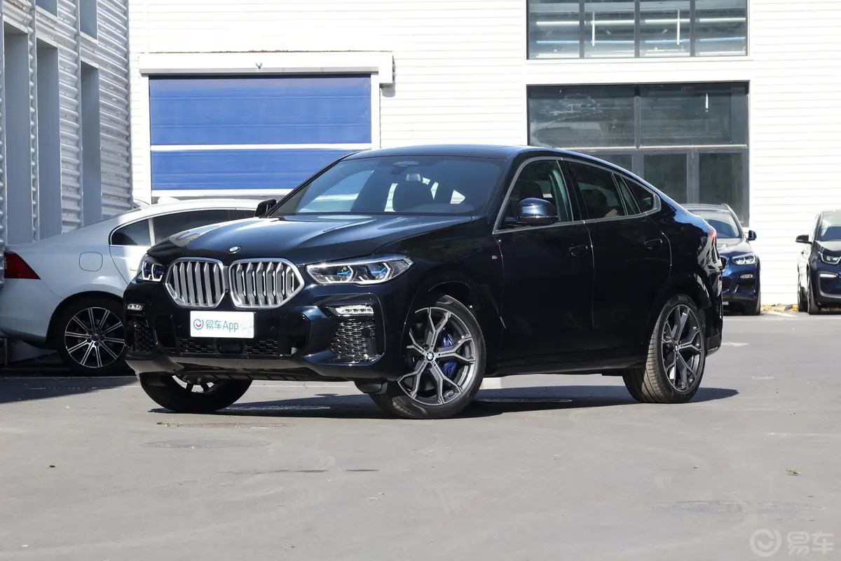 宝马X6xDrive40i 尊享型 M运动套装侧前45度车头向左水平