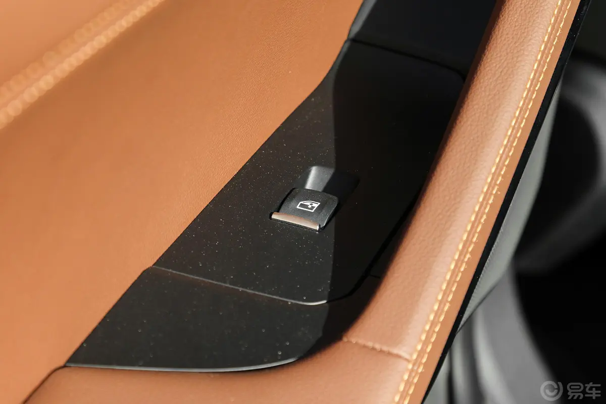 宝马X6xDrive40i 尊享型 M运动套装后车窗调节