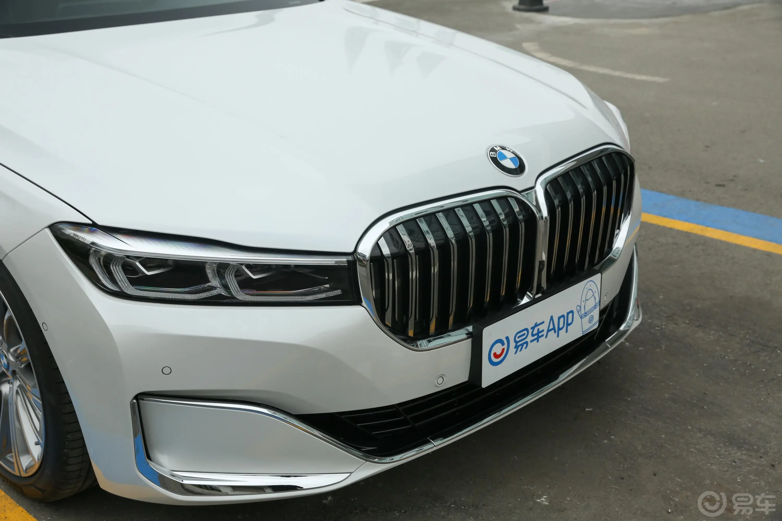 宝马7系740Li 领先型 豪华套装外观