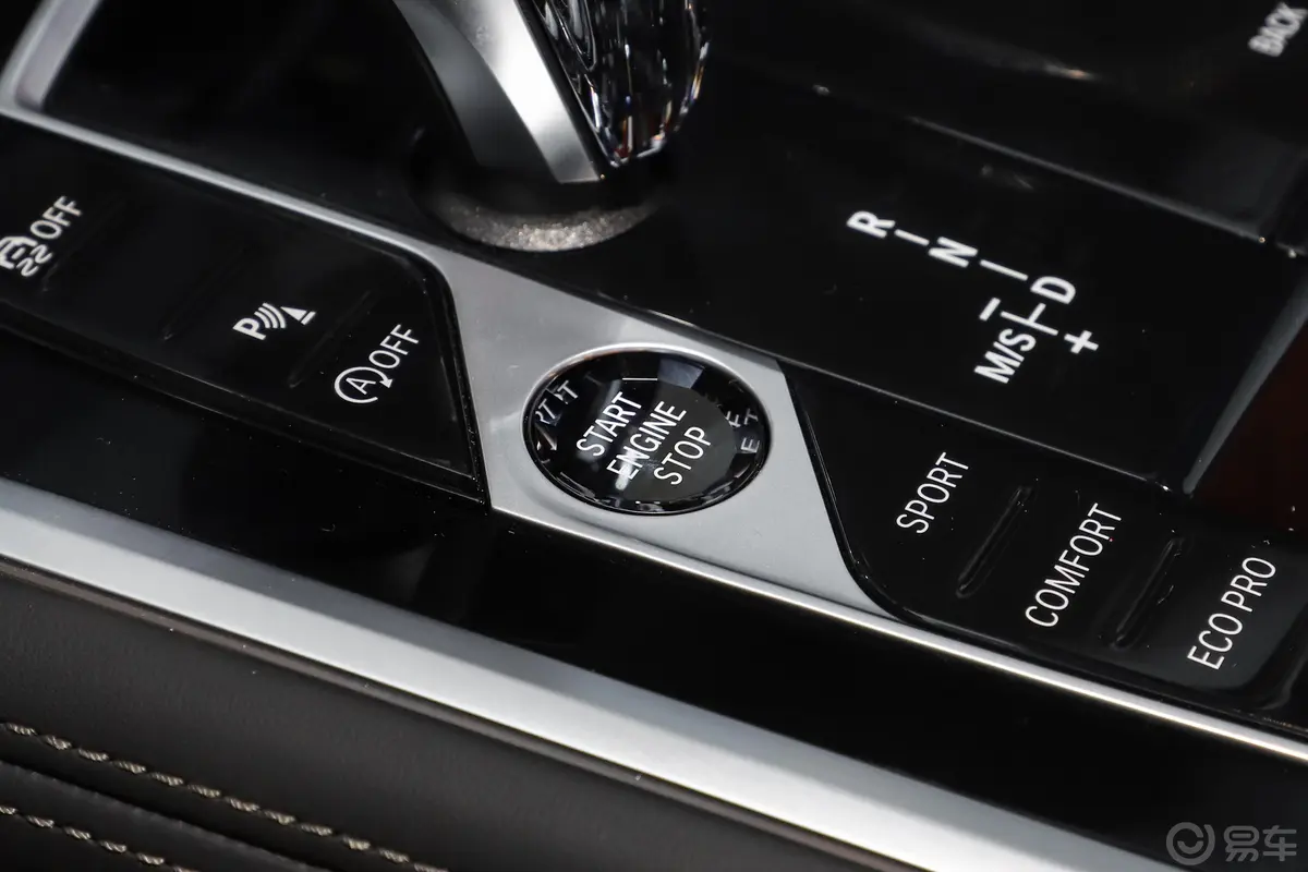 宝马8系敞篷轿跑车 840i 首发限量版钥匙孔或一键启动按键