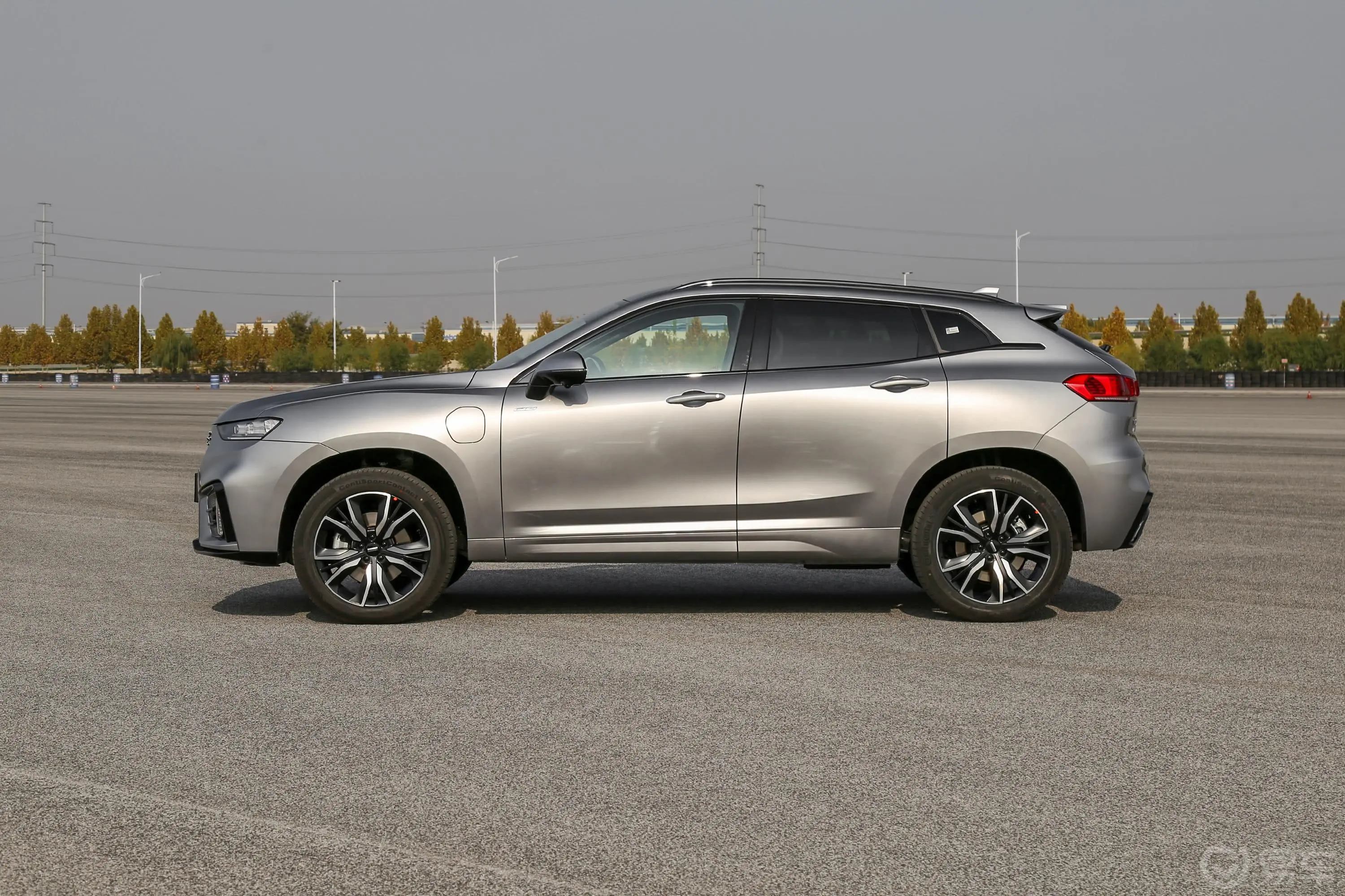 魏牌VV7-PHEV2.0T 双离合 旗舰型正侧车头向左水平