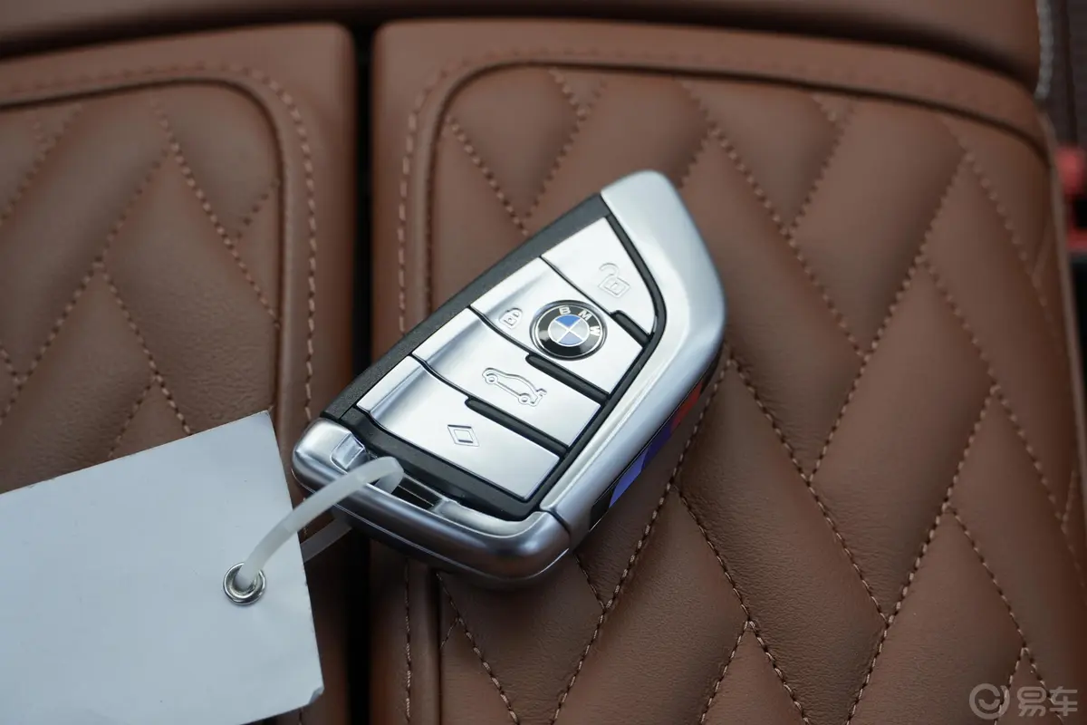宝马7系750Li xDrive V8 M运动套装钥匙正面