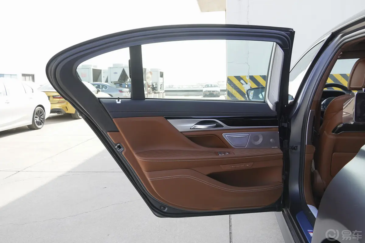 宝马7系750Li xDrive V8 M运动套装驾驶员侧后车门