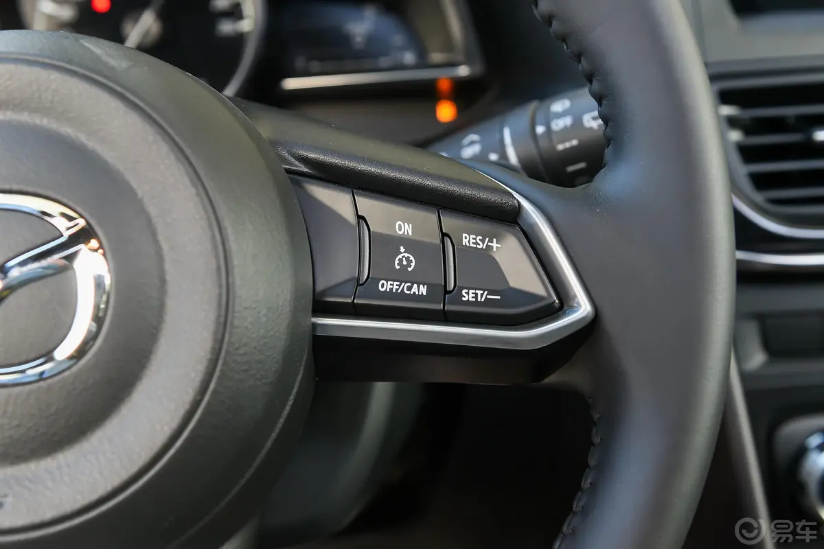 马自达CX-42.5L 手自一体 四驱 蓝天激情版右侧方向盘功能按键