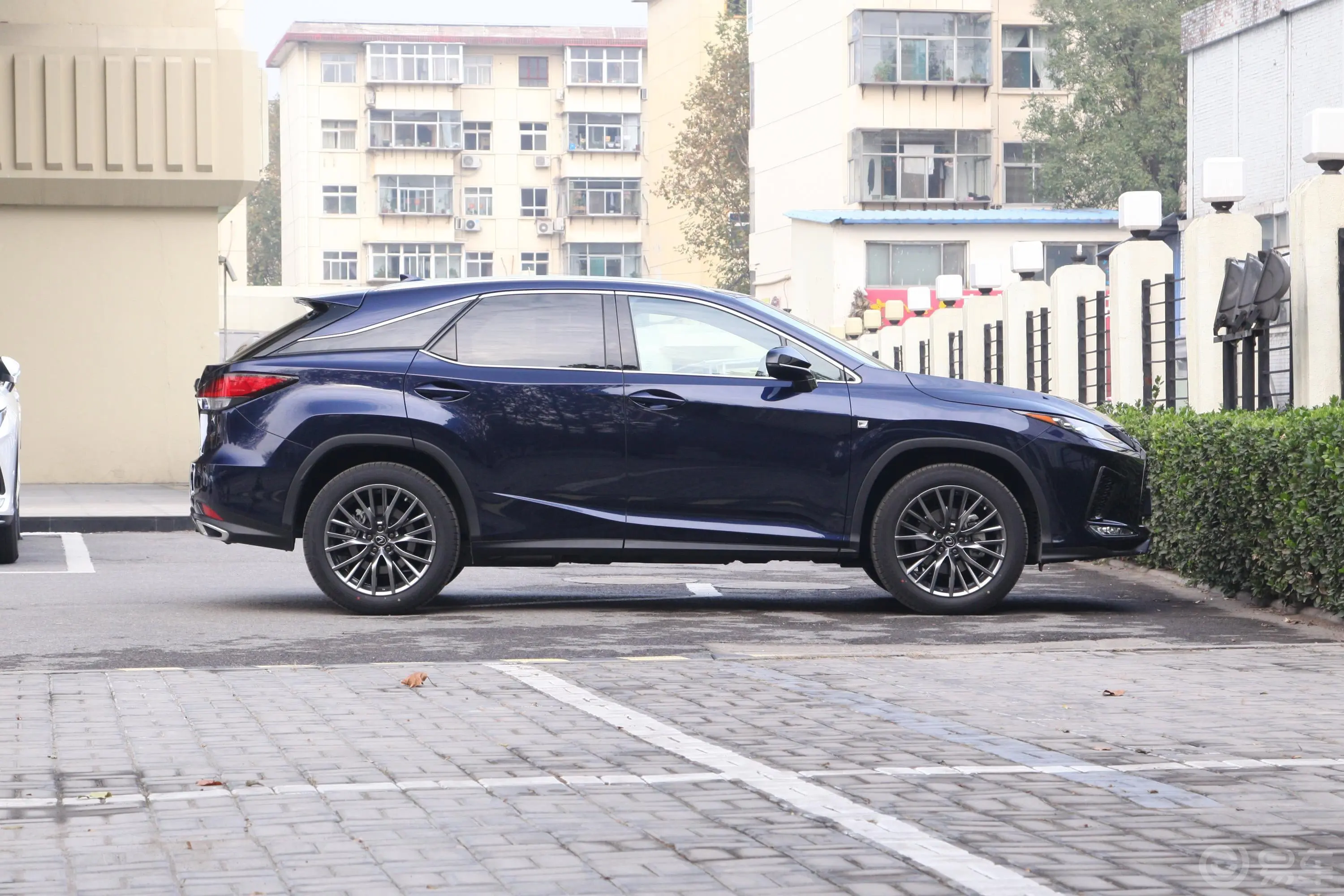 雷克萨斯RX300 F SPORT 国VI外观