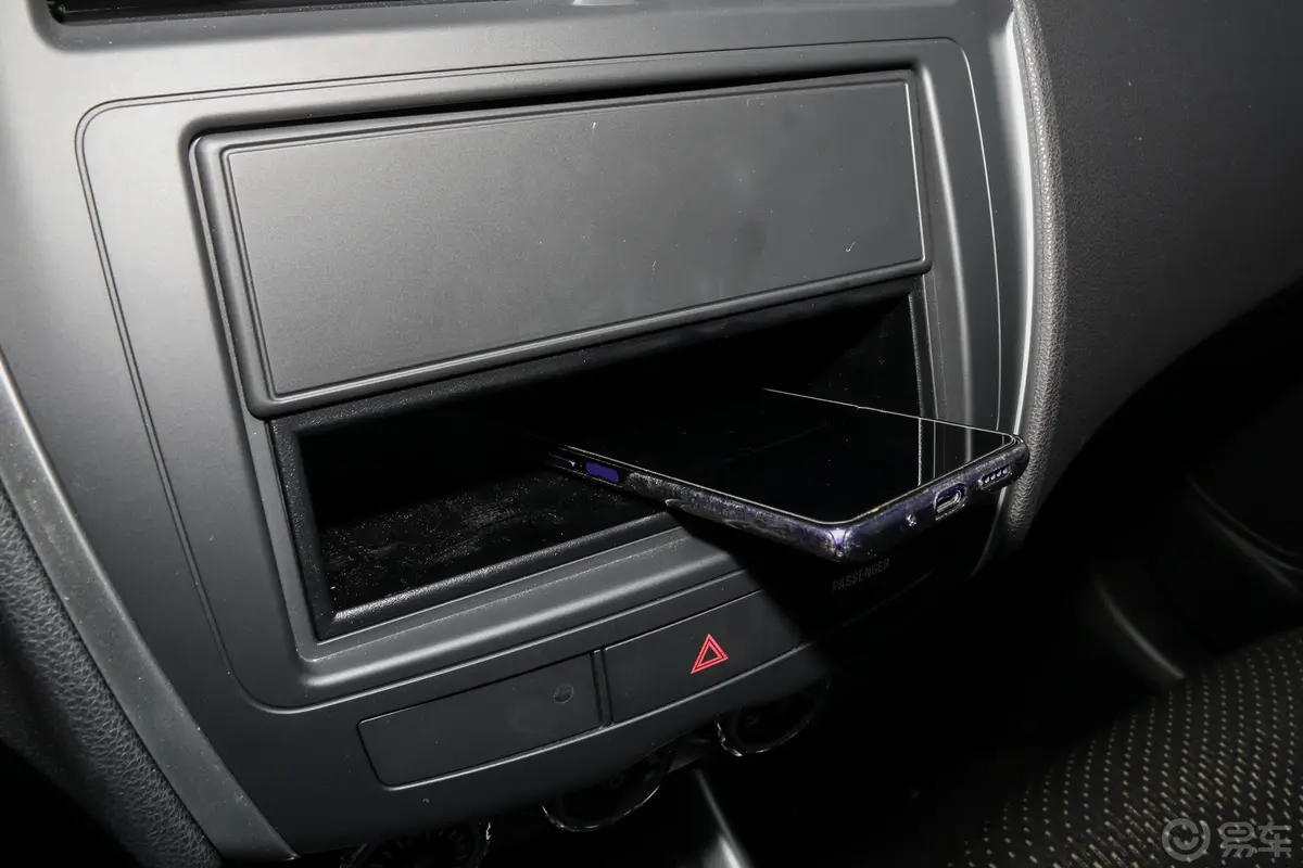 劲炫2.0L CVT 精英版 国V内饰