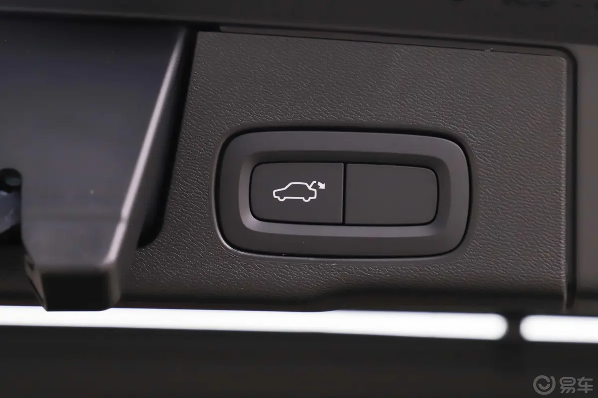 沃尔沃XC60T5 四驱 智逸豪华版电动尾门按键（手动扶手）