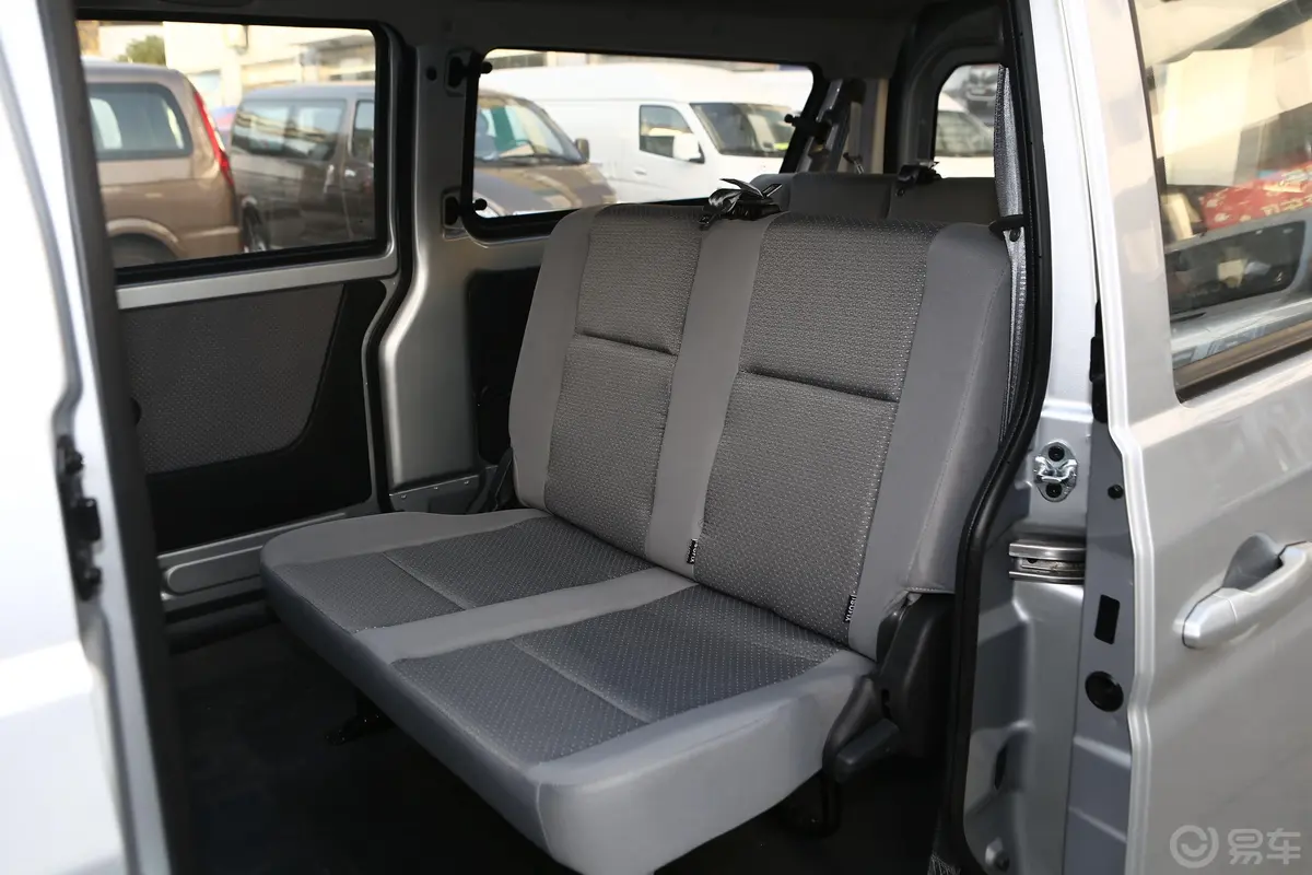 金杯小海狮X301.5L 客车标准型 7座 国VI后排座椅