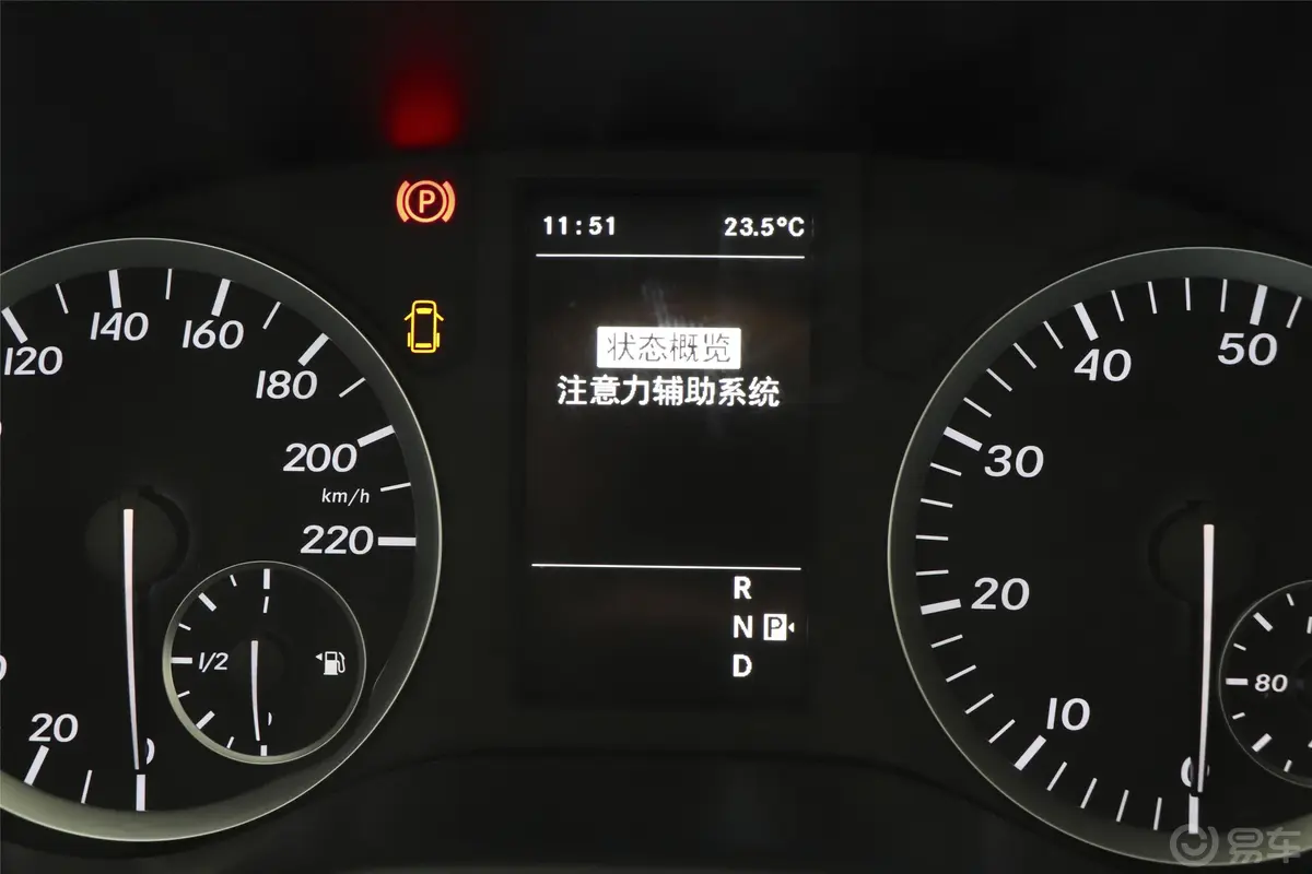 威霆2.0T 商务版 9座内饰