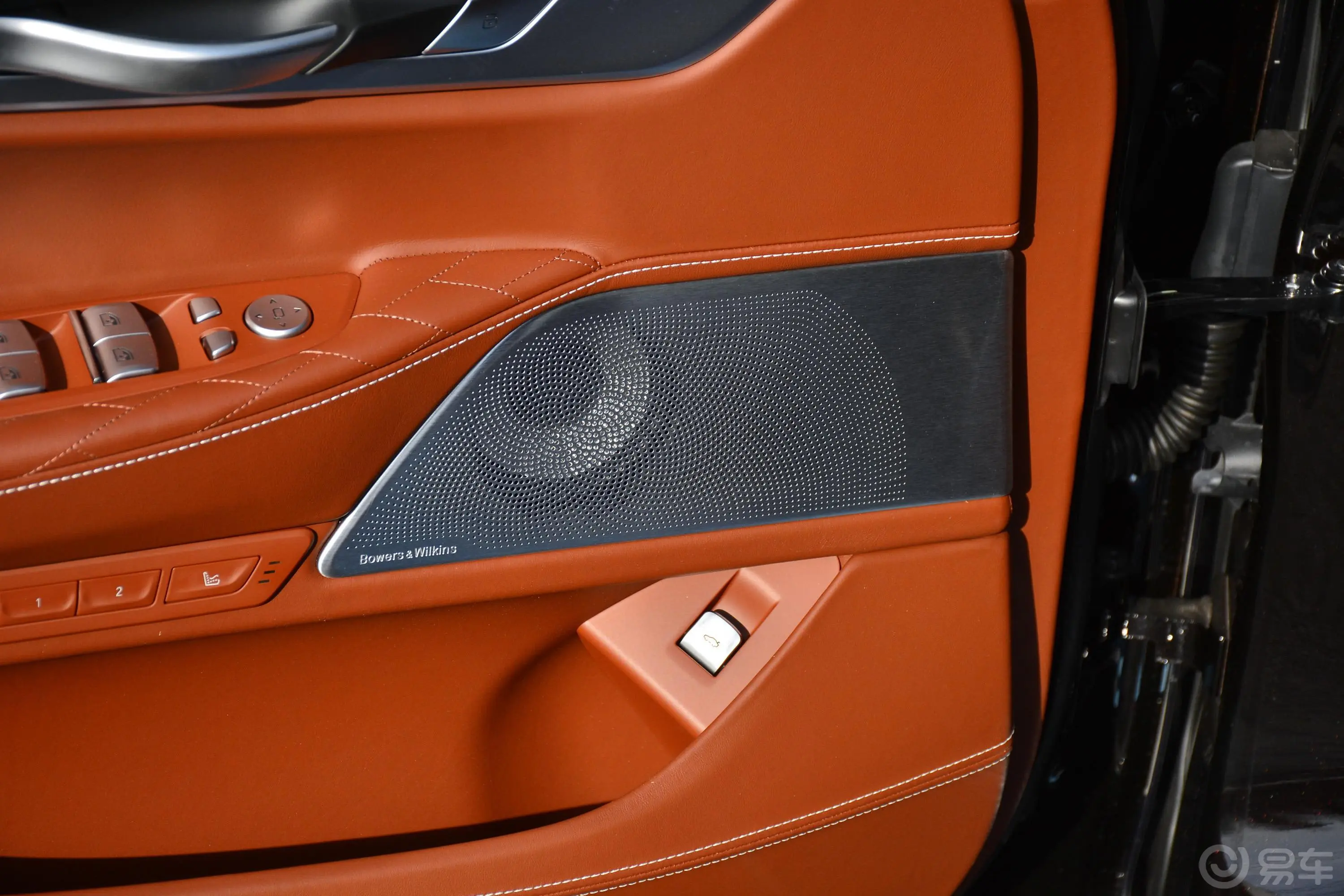 宝马7系750Li xDrive V8 豪华套装音响和品牌