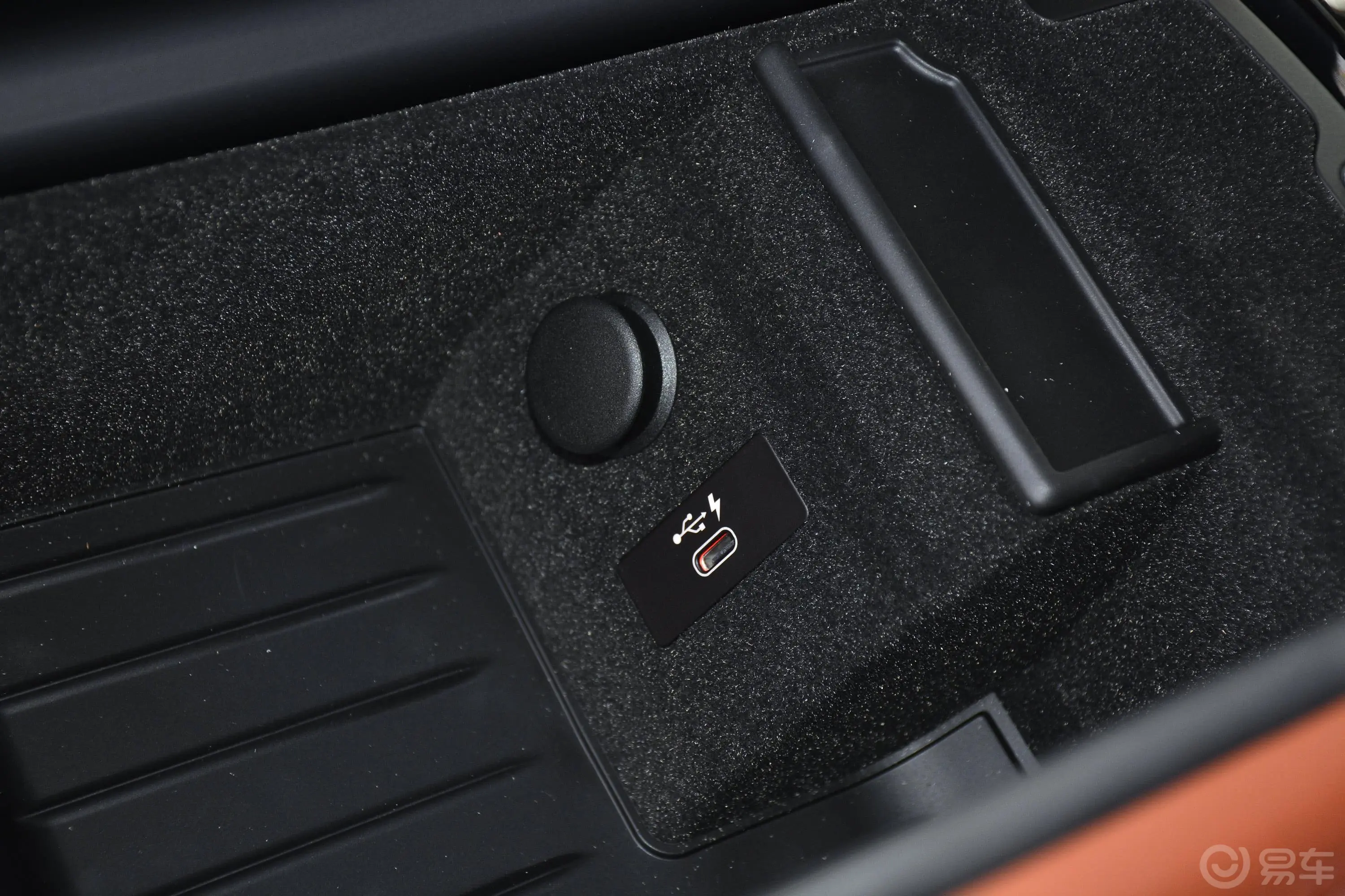宝马7系750Li xDrive V8 豪华套装内饰