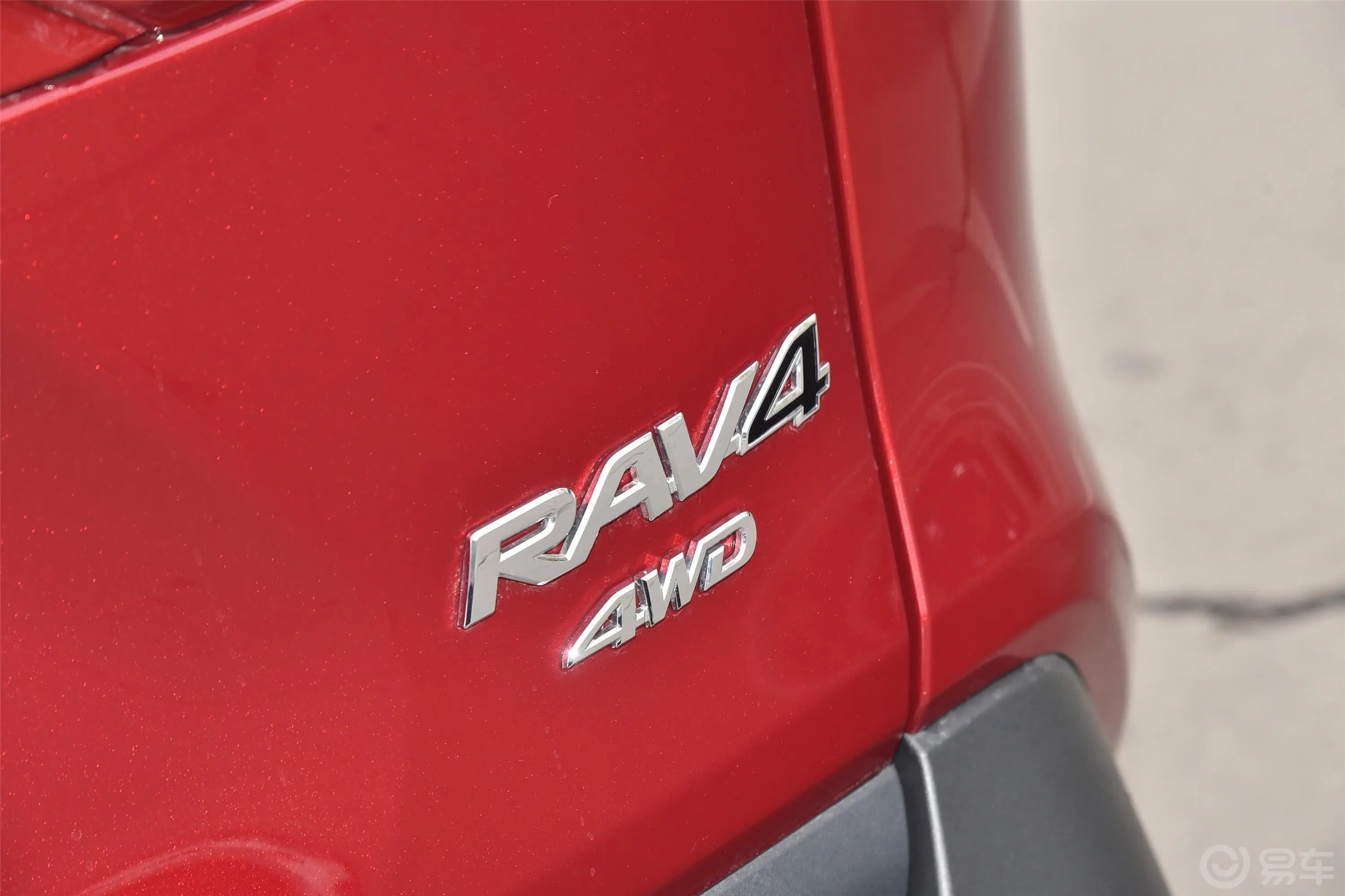 RAV4荣放2.0L CVT 四驱 风尚版外观