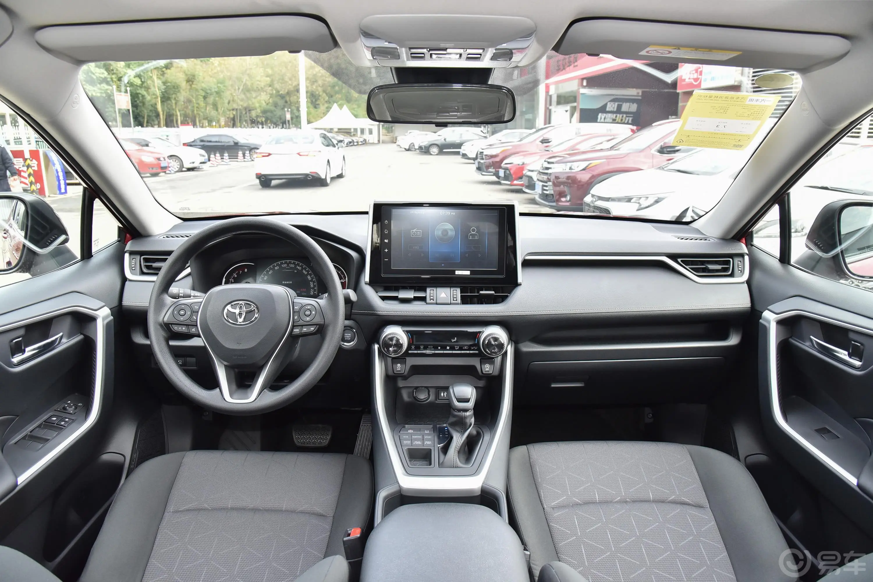 RAV4荣放2.0L CVT 四驱 风尚版中控台整体