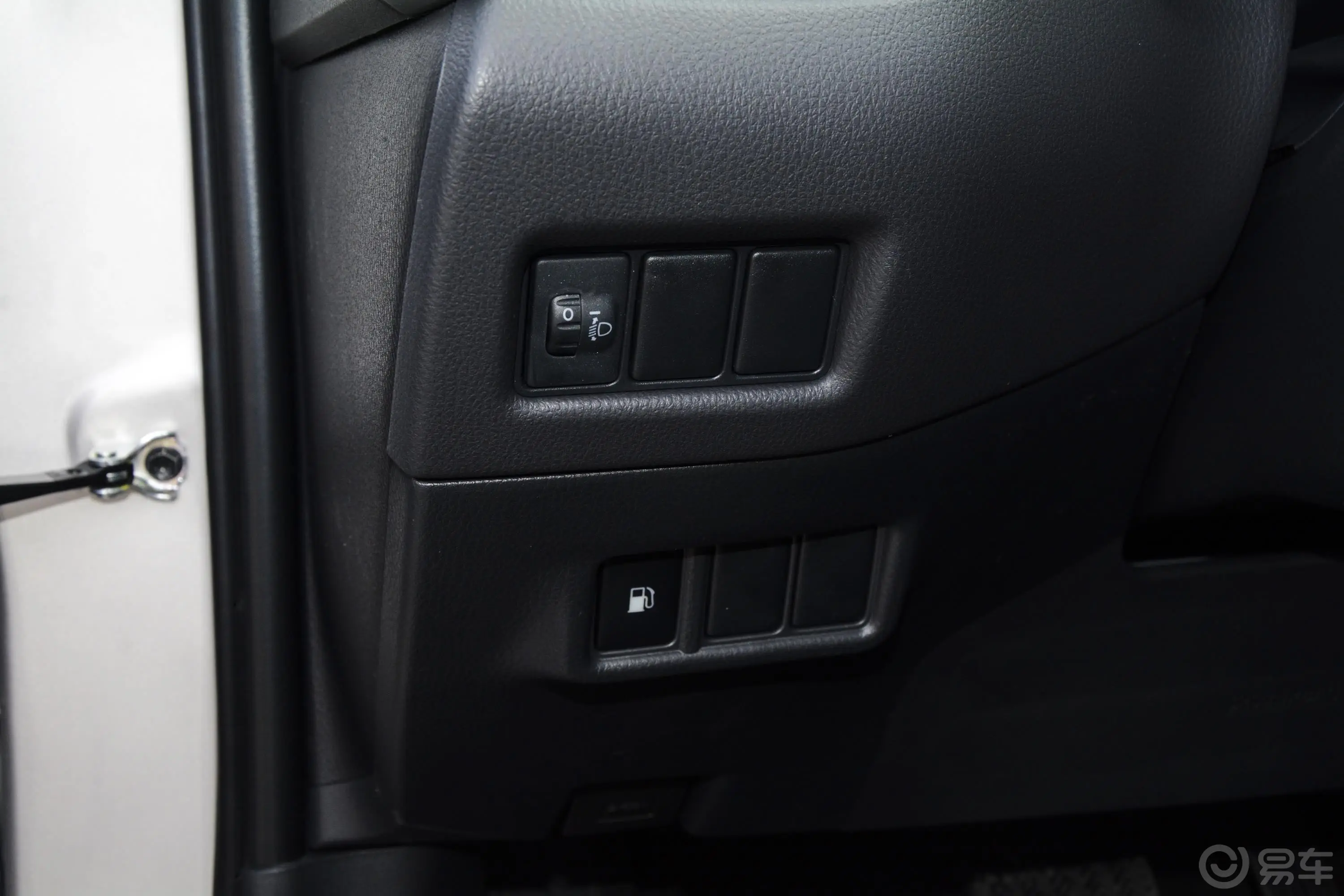 丰田C-HR2.0L CVT 精英版内饰