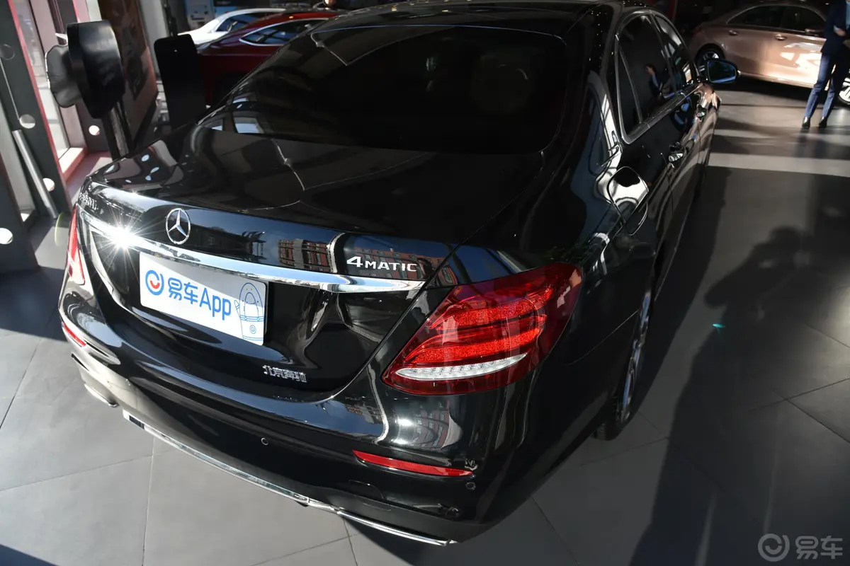 奔驰E级E 350 L 4MATIC 运动轿车外观