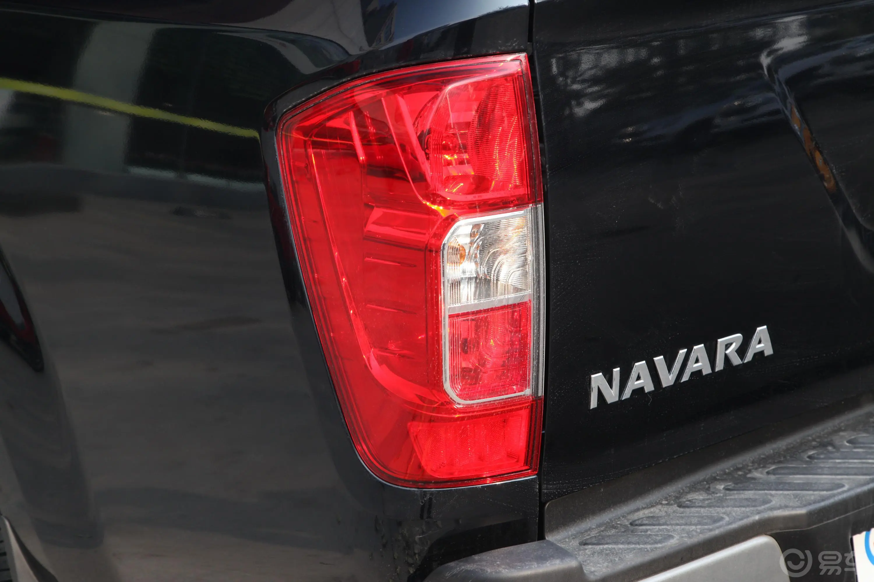 纳瓦拉2.5L 手动 四驱 舒适型 国VI尾灯侧45度俯拍