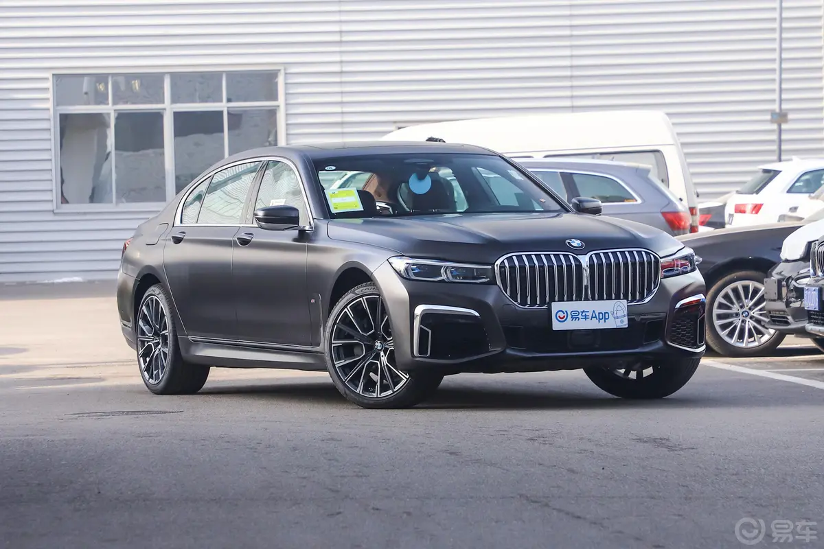 宝马7系740Li xDrive 行政型 M运动套装外观