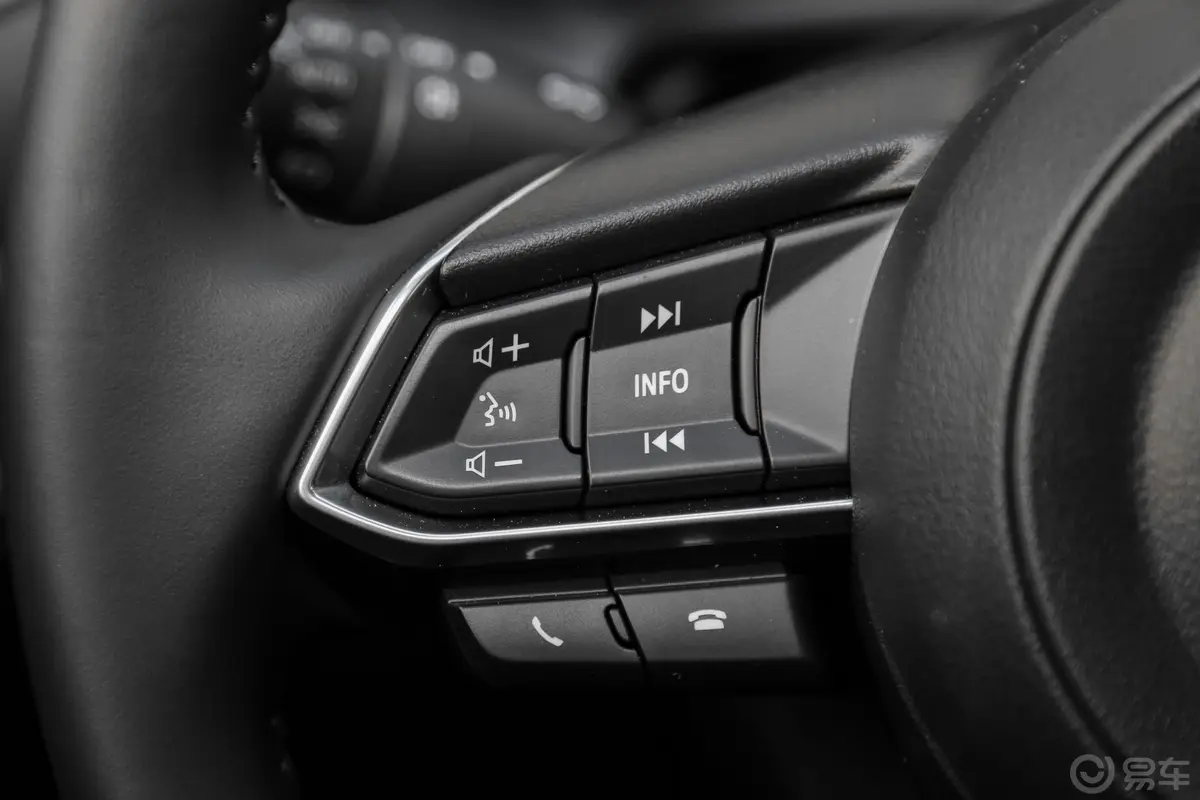 马自达CX-42.0L 手自一体 两驱 蓝天领先版左侧方向盘功能按键