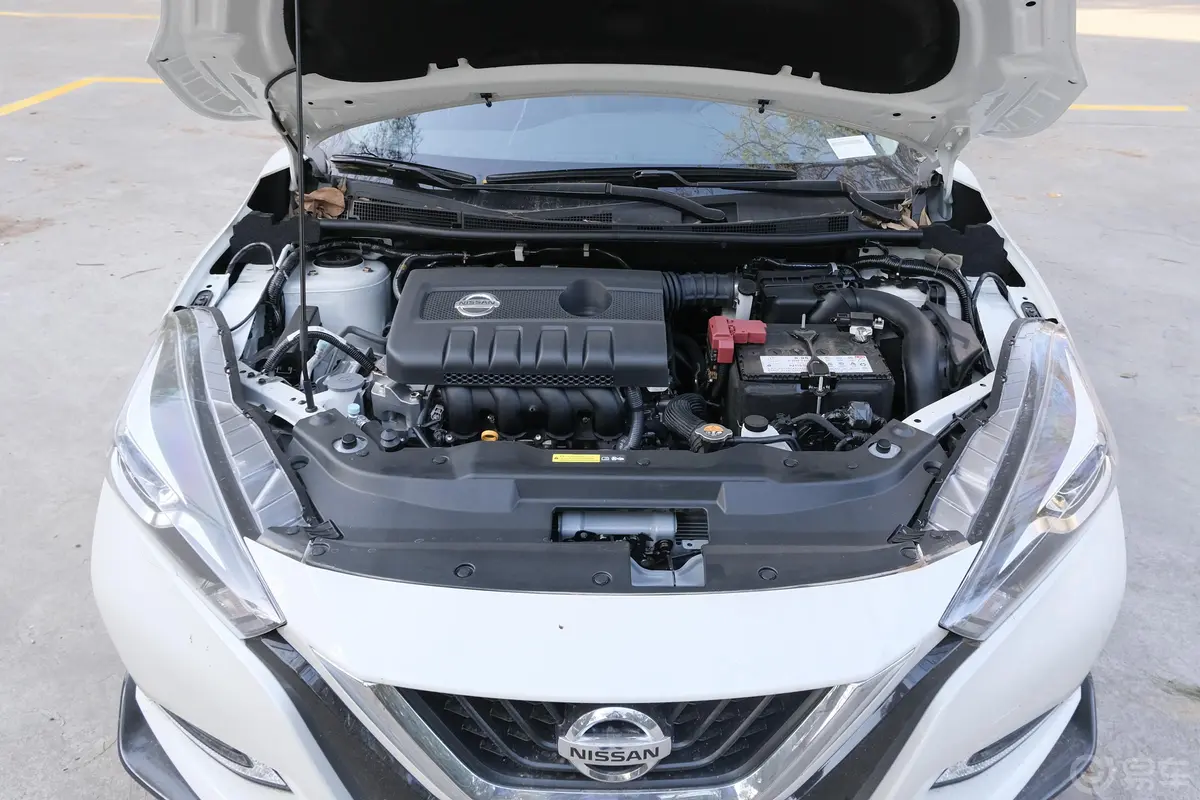 蓝鸟1.6L CVT 智联高能版发动机舱整体