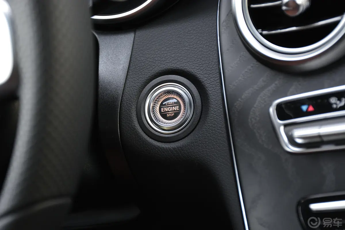 奔驰C级(进口)C 200 轿跑车钥匙孔或一键启动按键