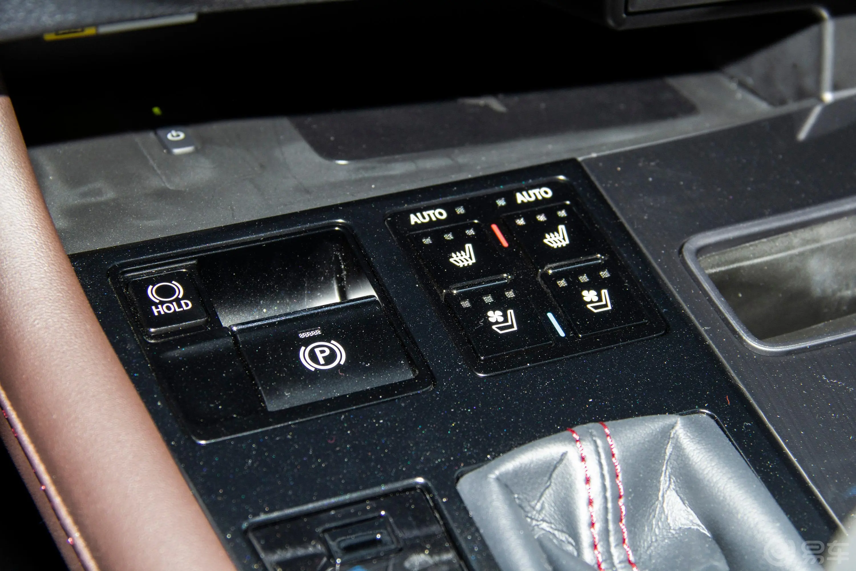 雷克萨斯RX450hL 典雅版 7座 国V驻车制动